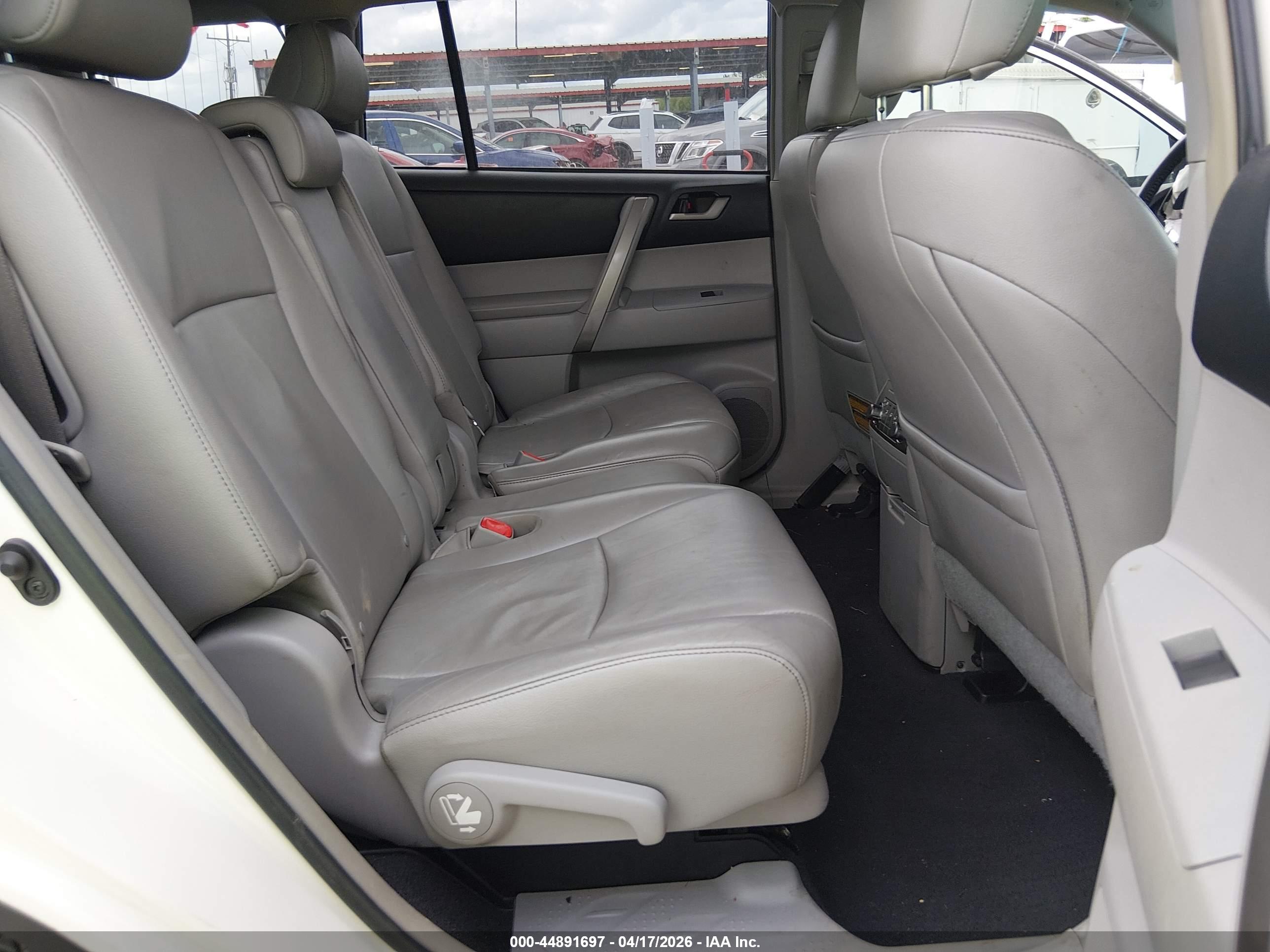 TOYOTA HIGHLANDER image 8