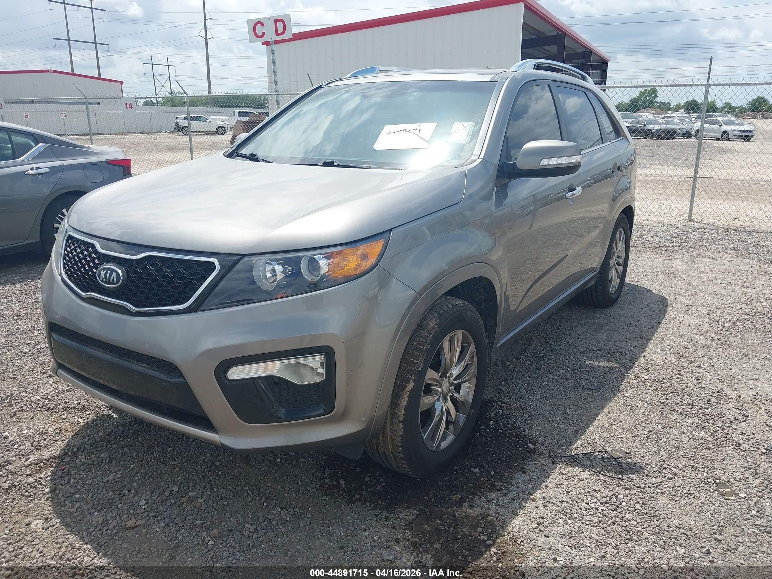 KIA SORENTO image 2
