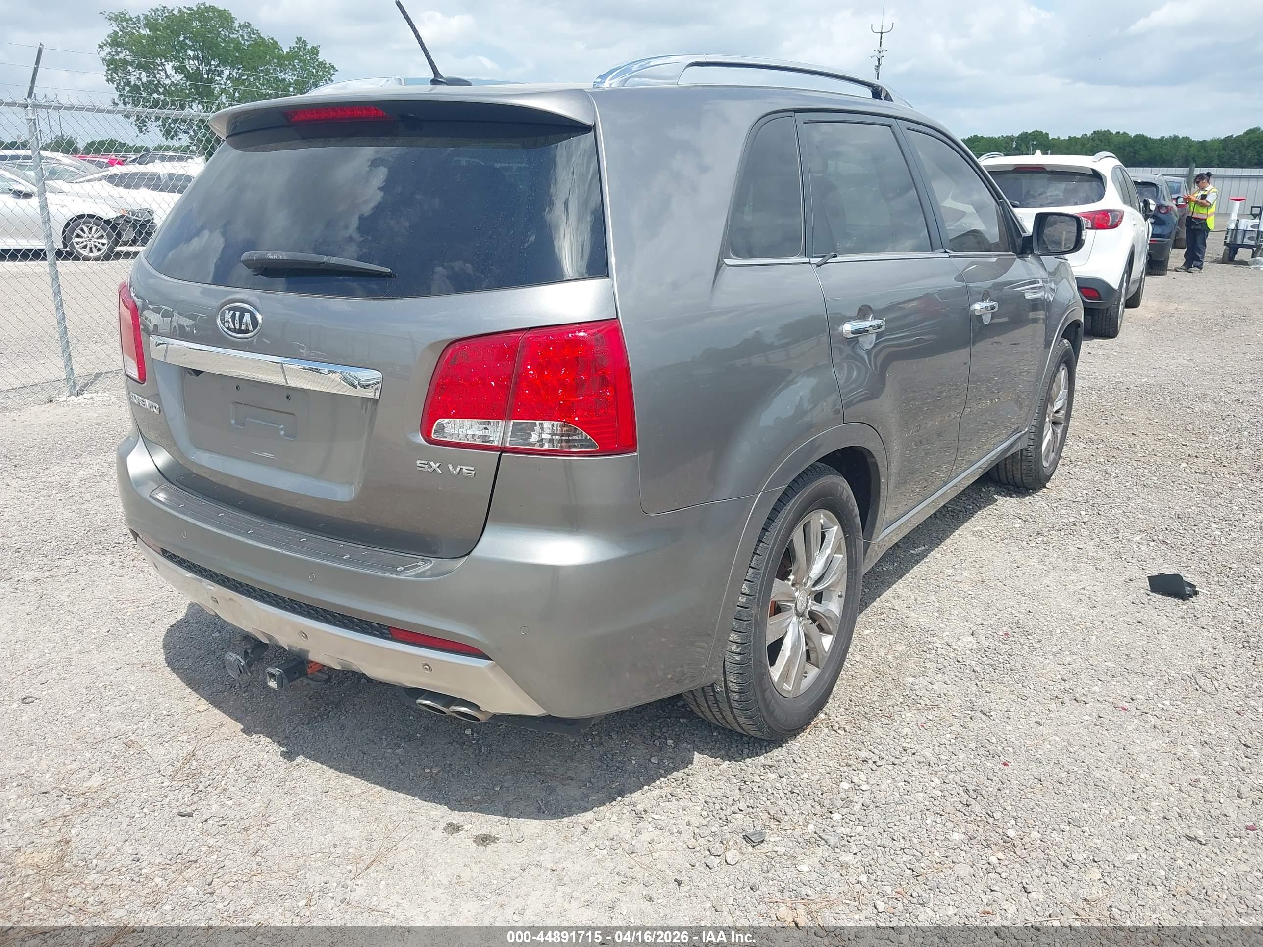KIA SORENTO image 4