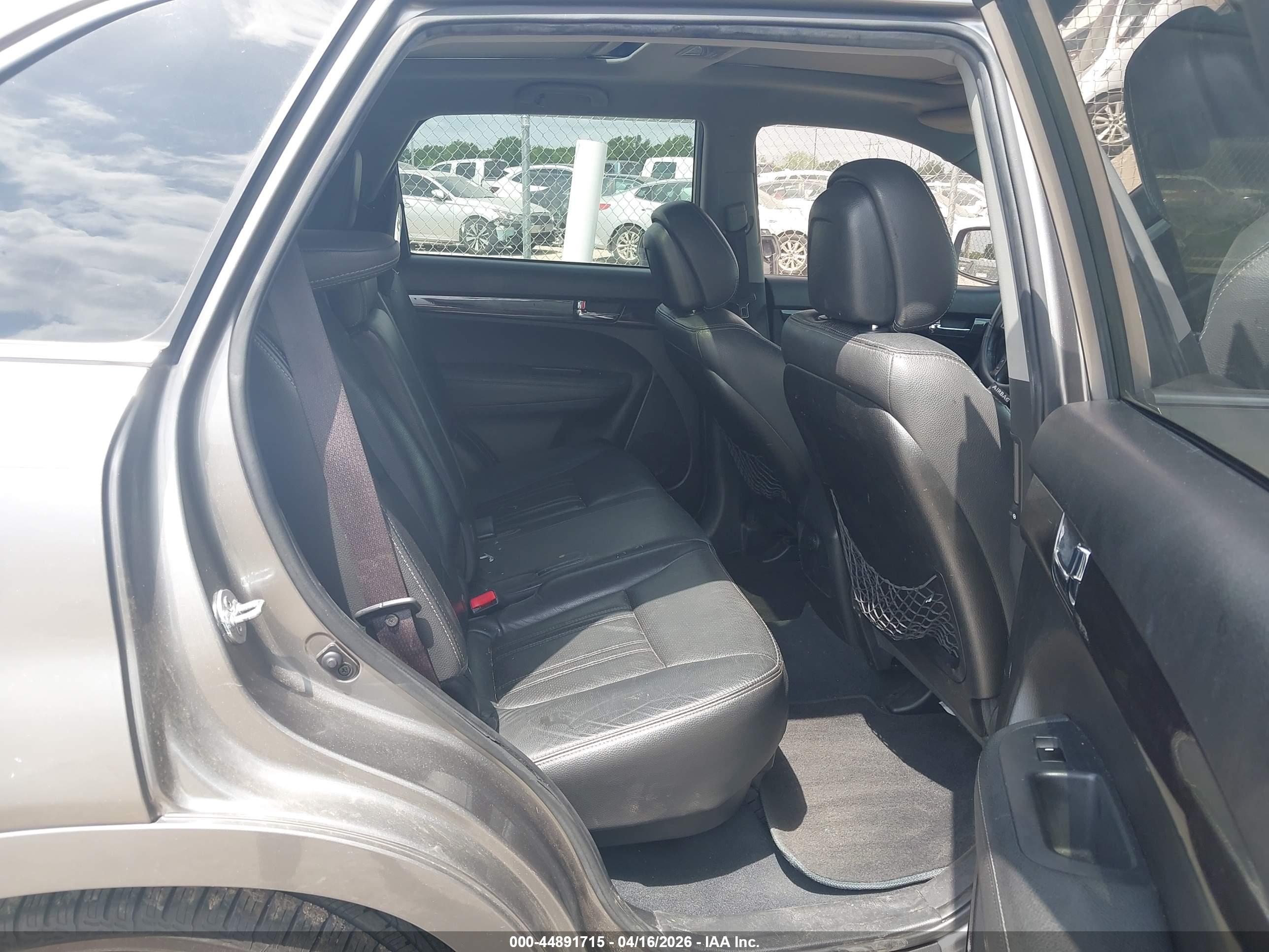 KIA SORENTO image 8