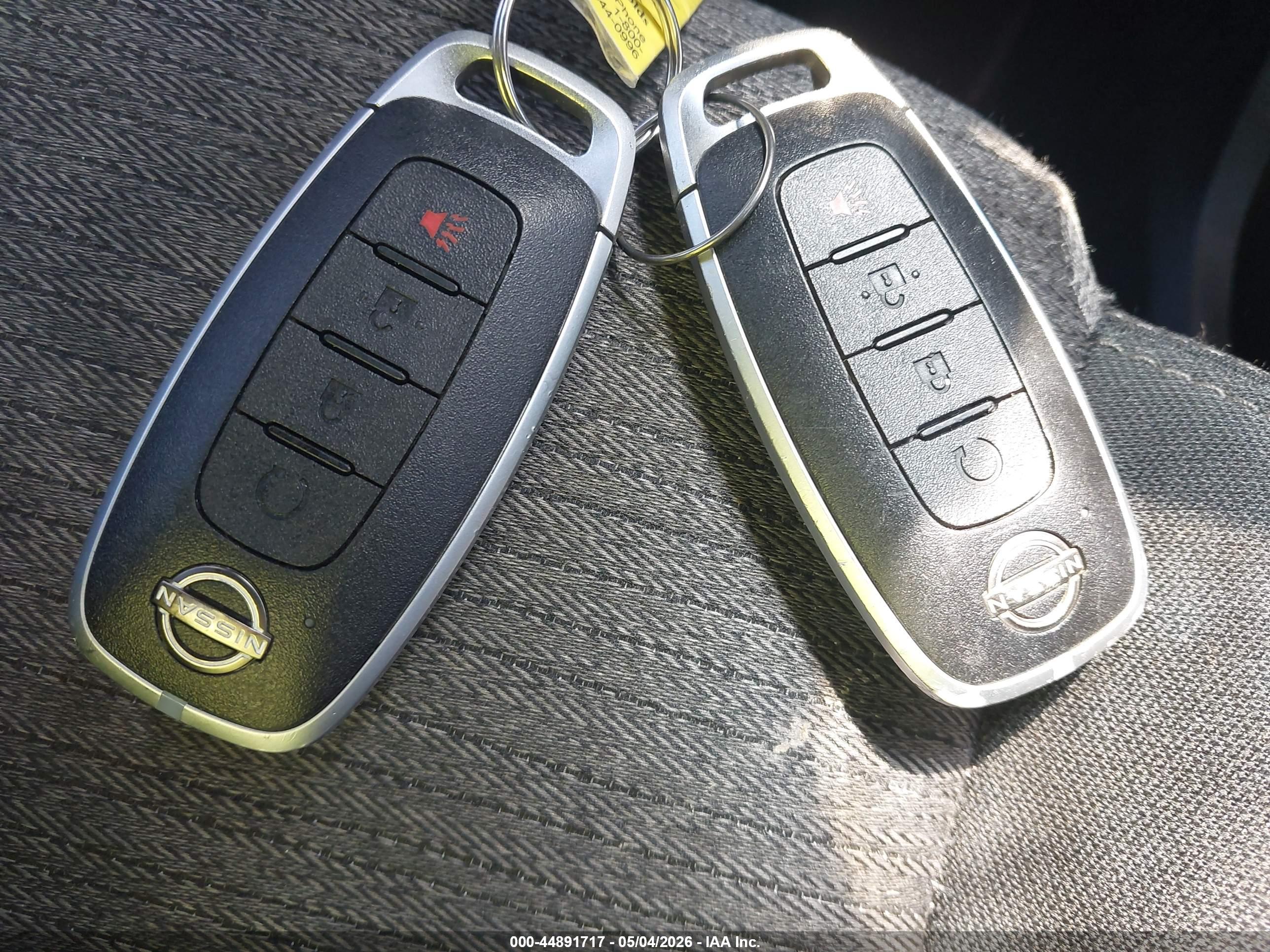 NISSAN ROGUE image 11