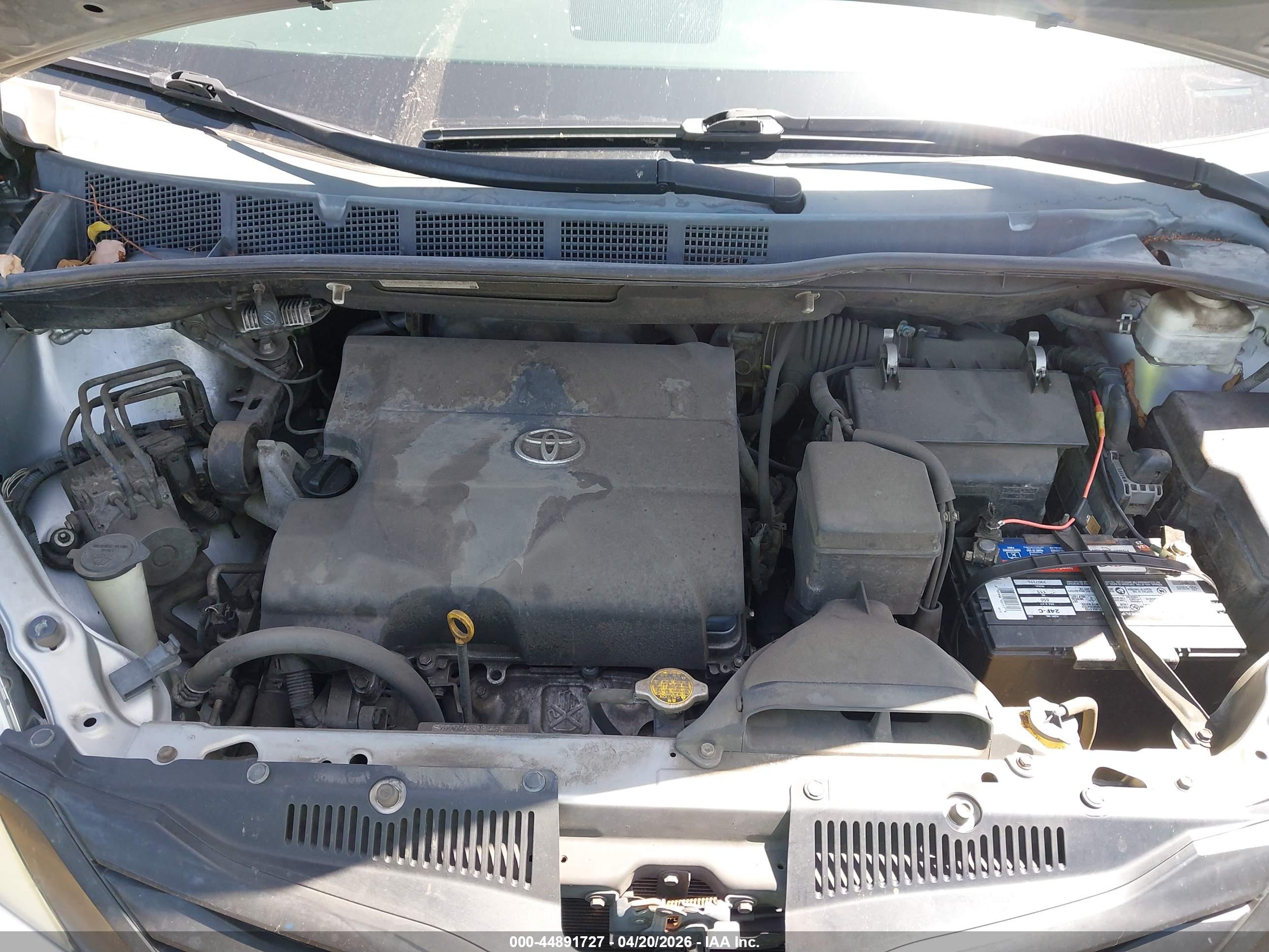 TOYOTA SIENNA image 10