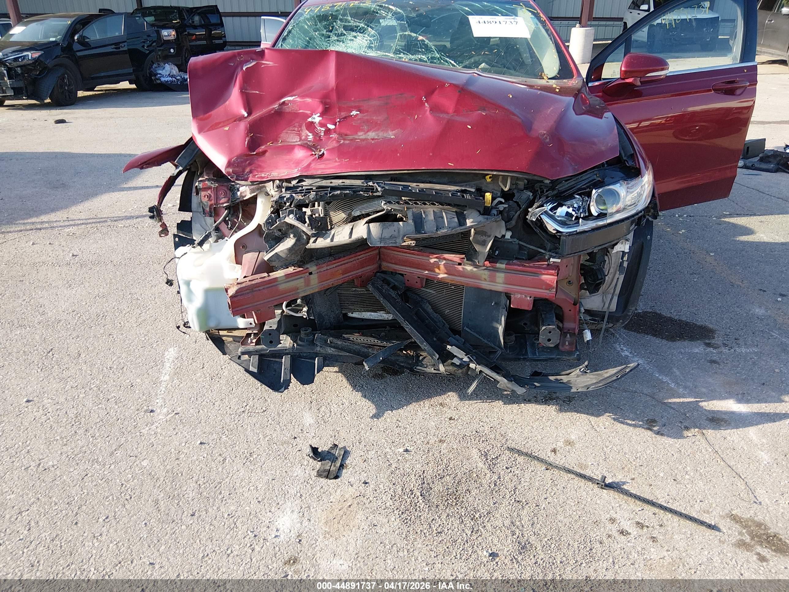 FORD FUSION image 6