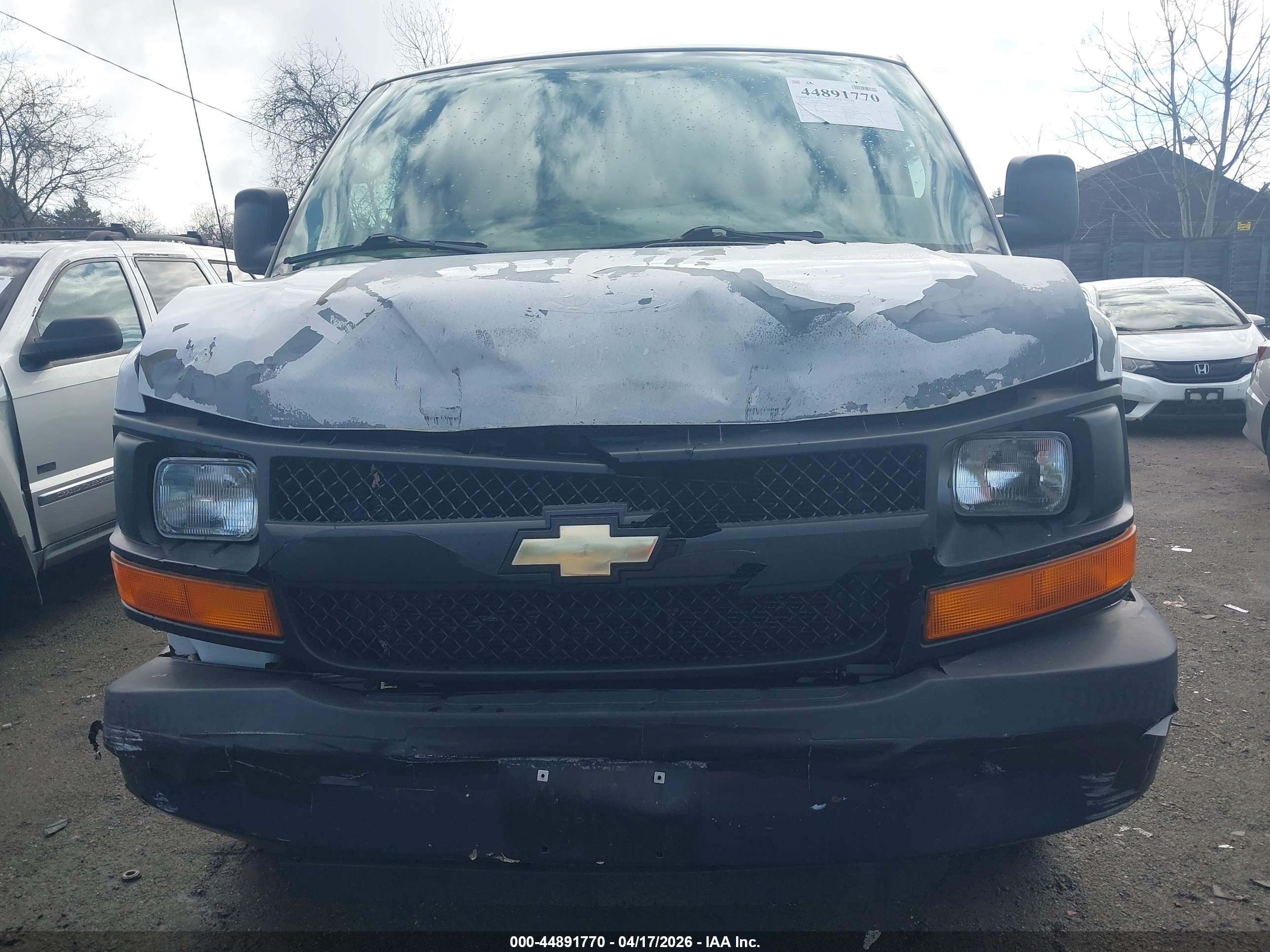 CHEVROLET EXPRESS image 6