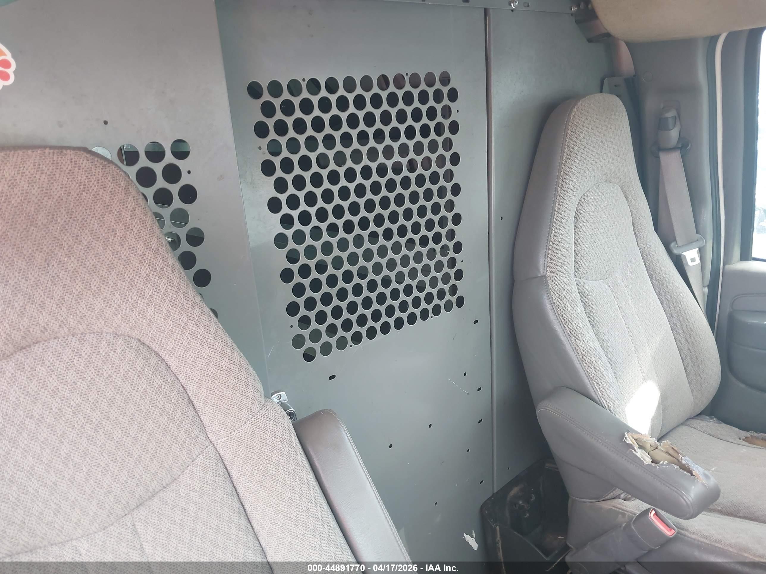 CHEVROLET EXPRESS image 8