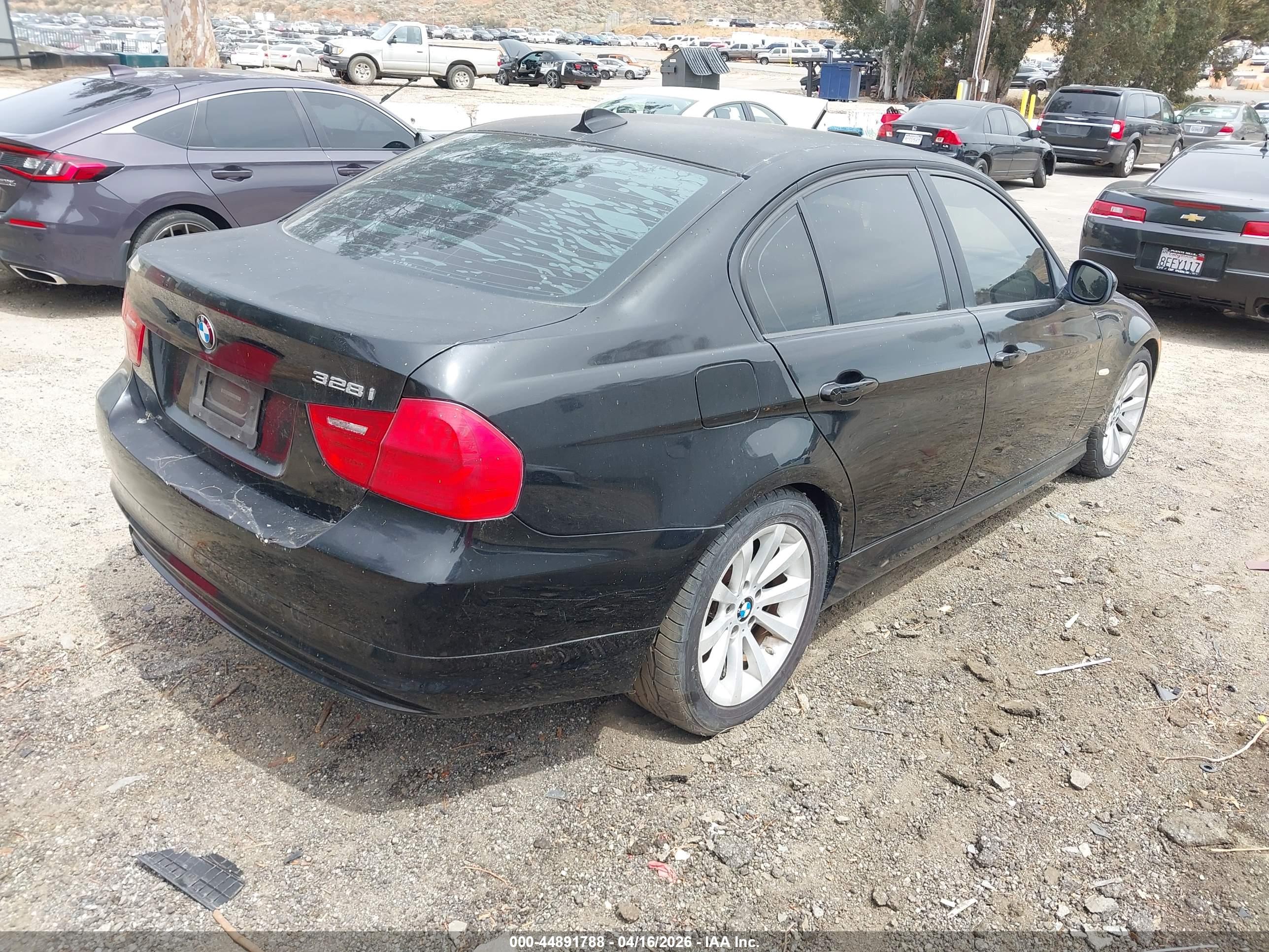BMW 328I image 4