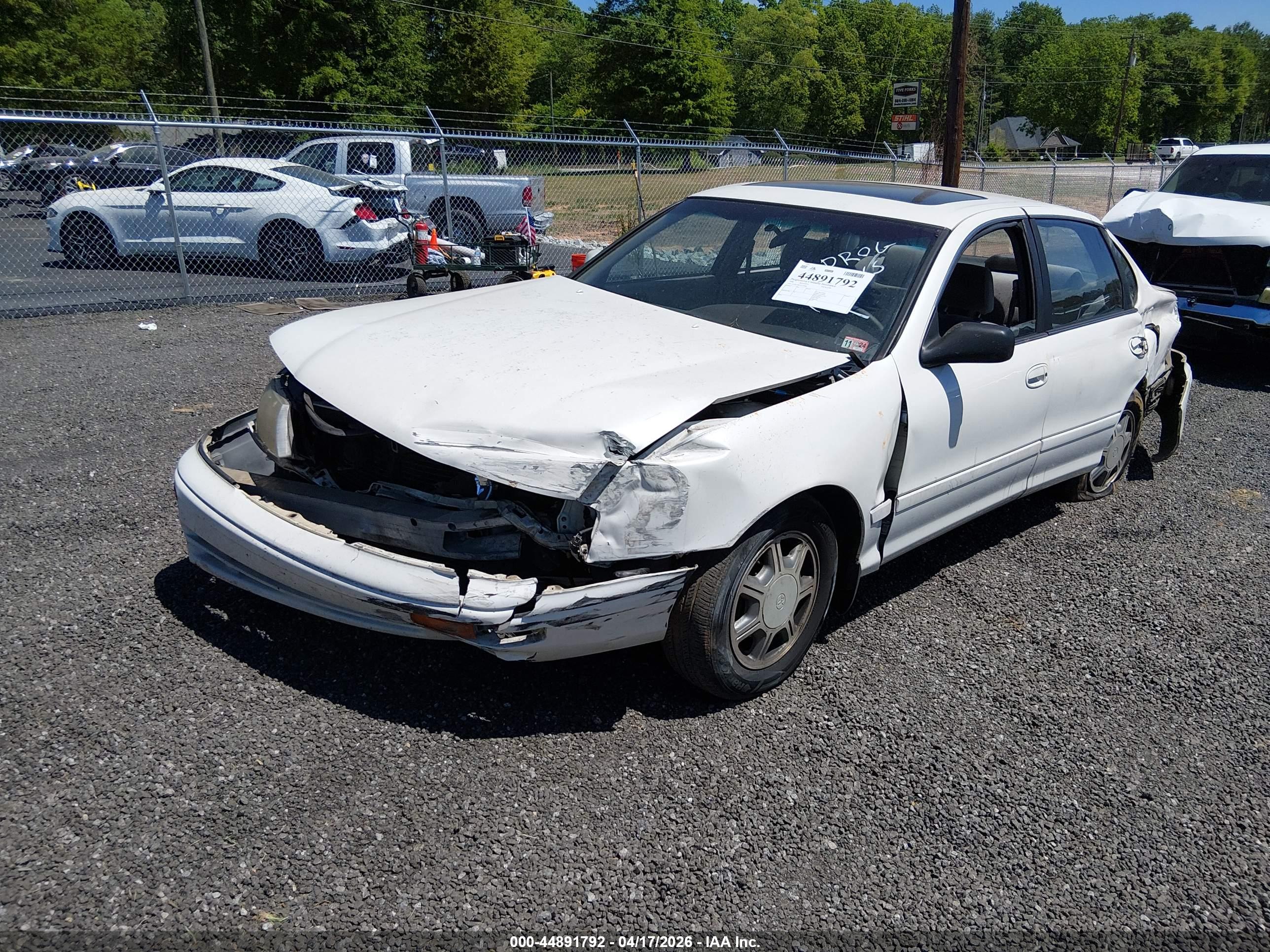 TOYOTA AVALON image 2