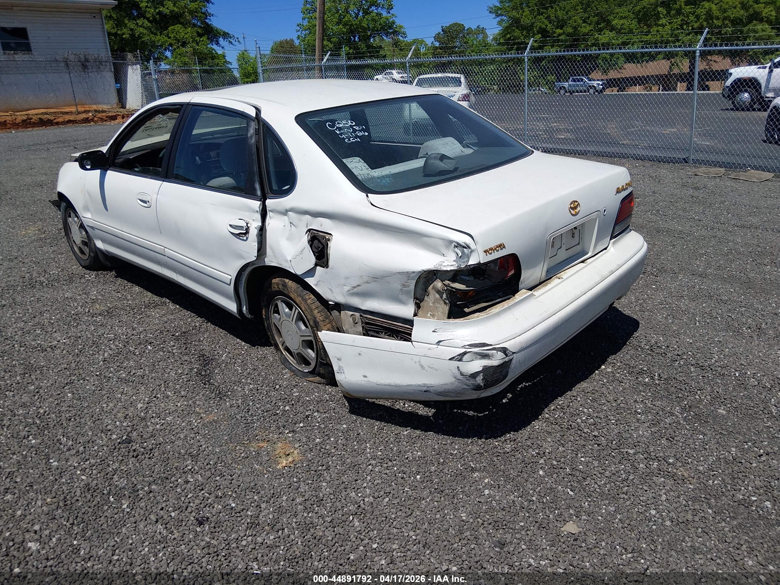 TOYOTA AVALON image 3