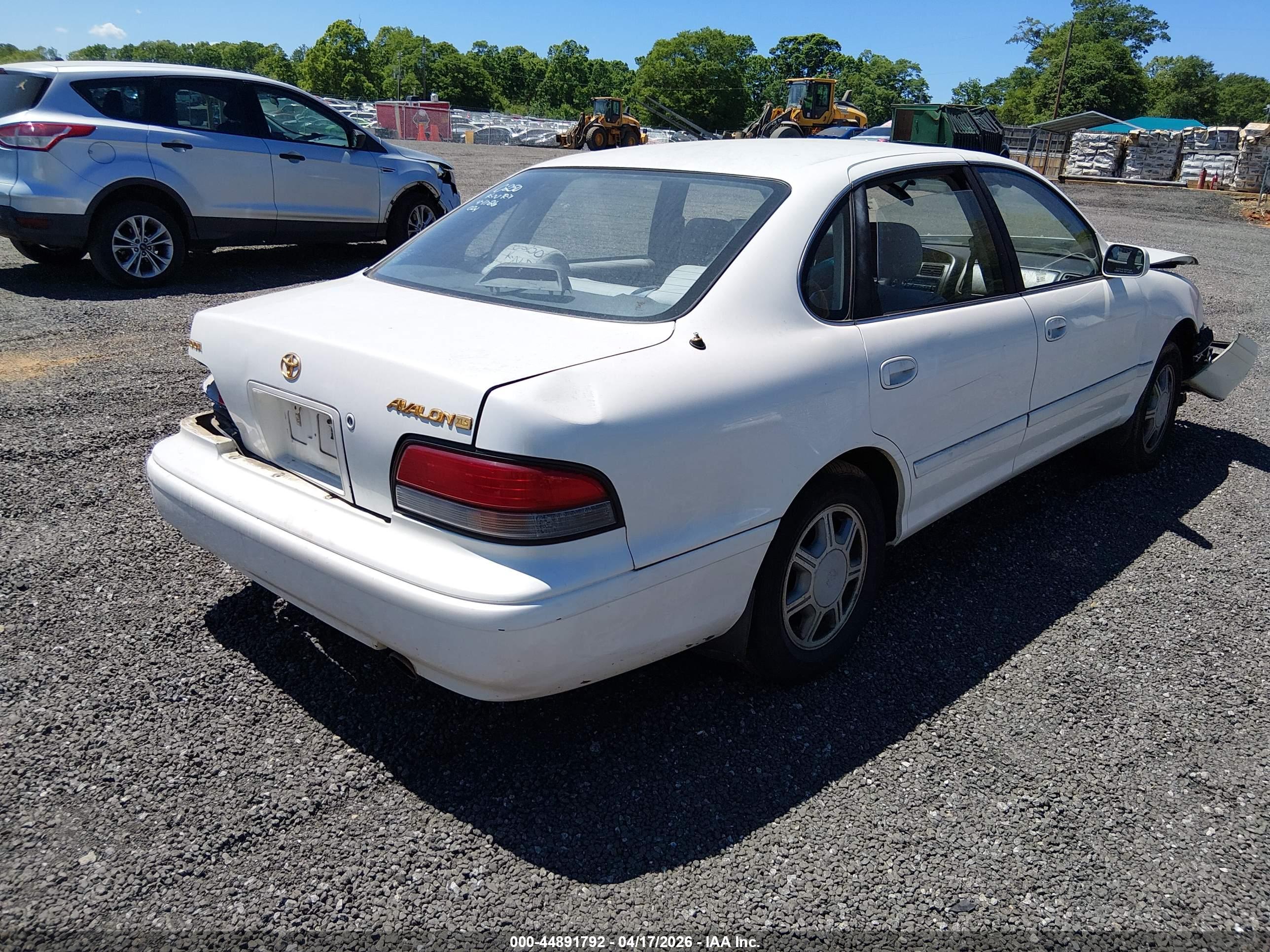 TOYOTA AVALON image 4