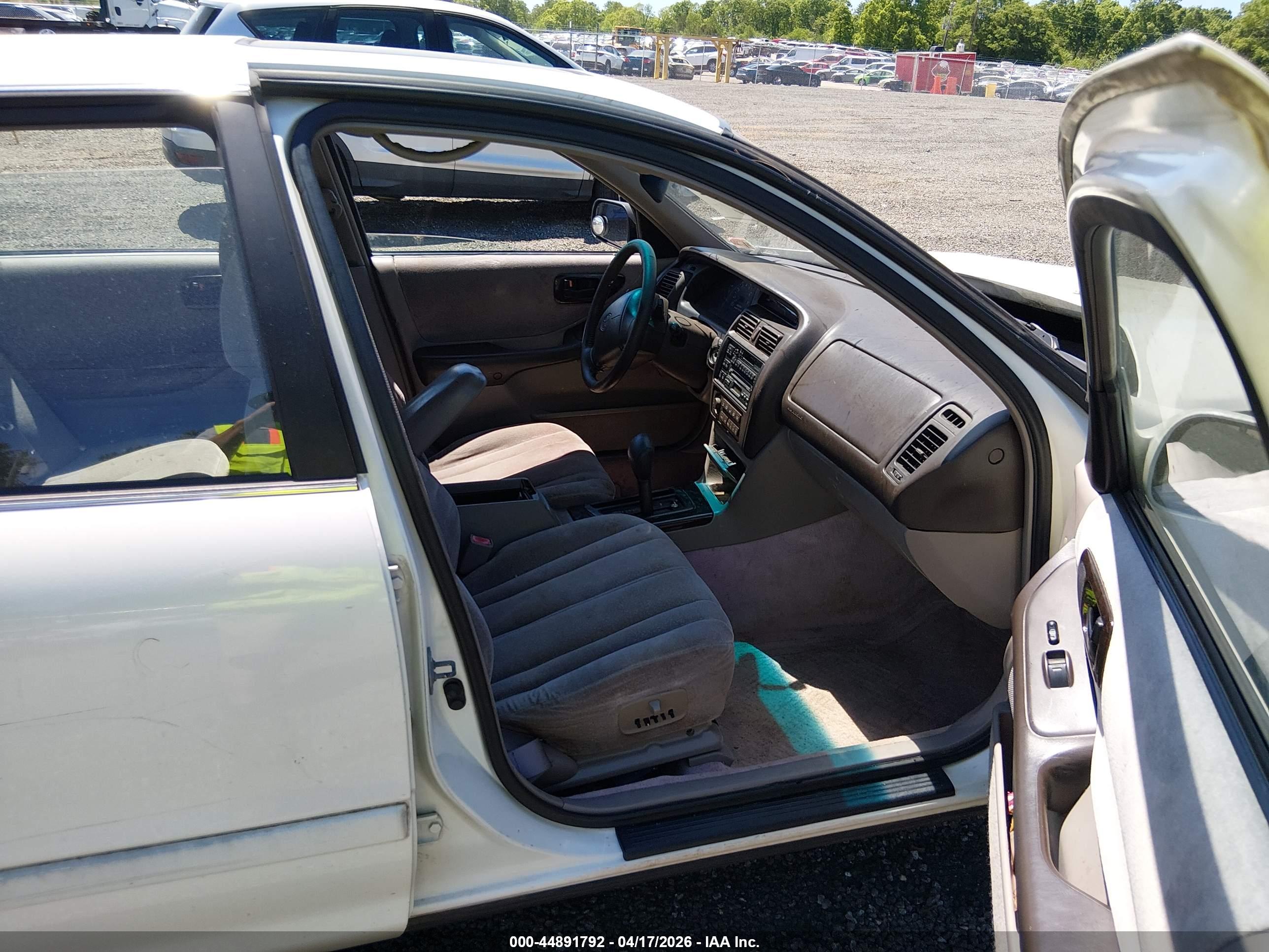 TOYOTA AVALON image 5