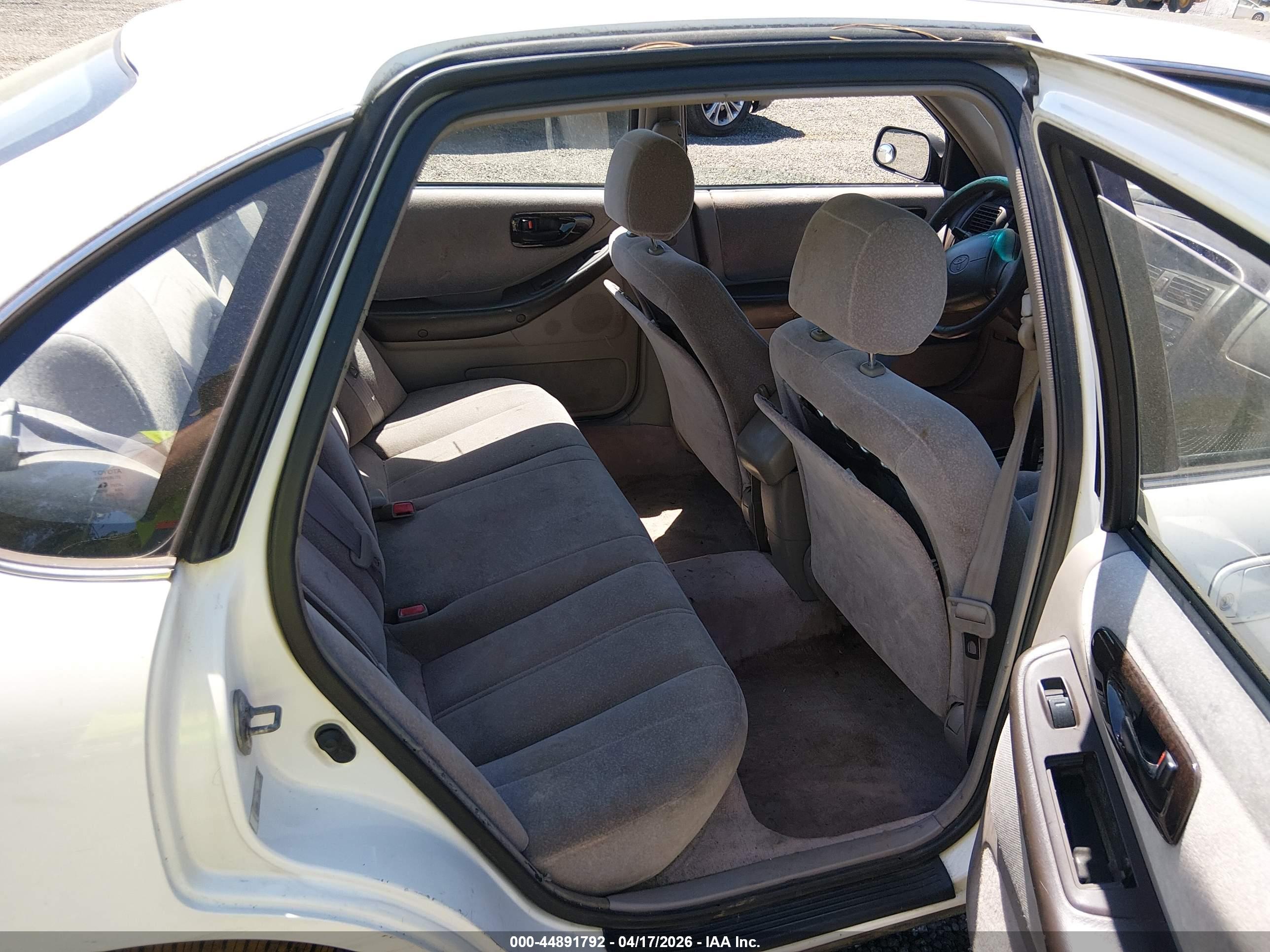 TOYOTA AVALON image 8