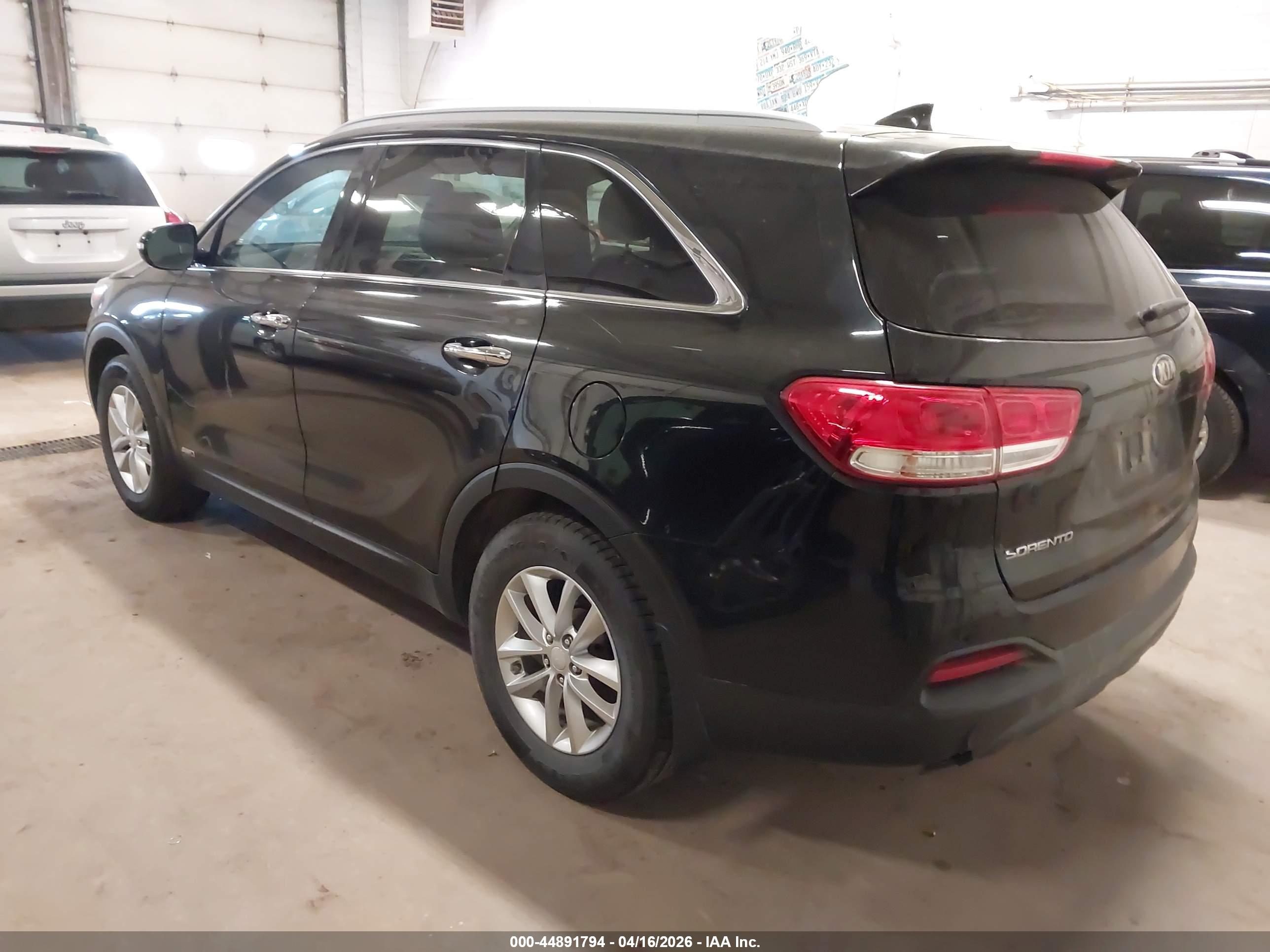 KIA SORENTO image 3