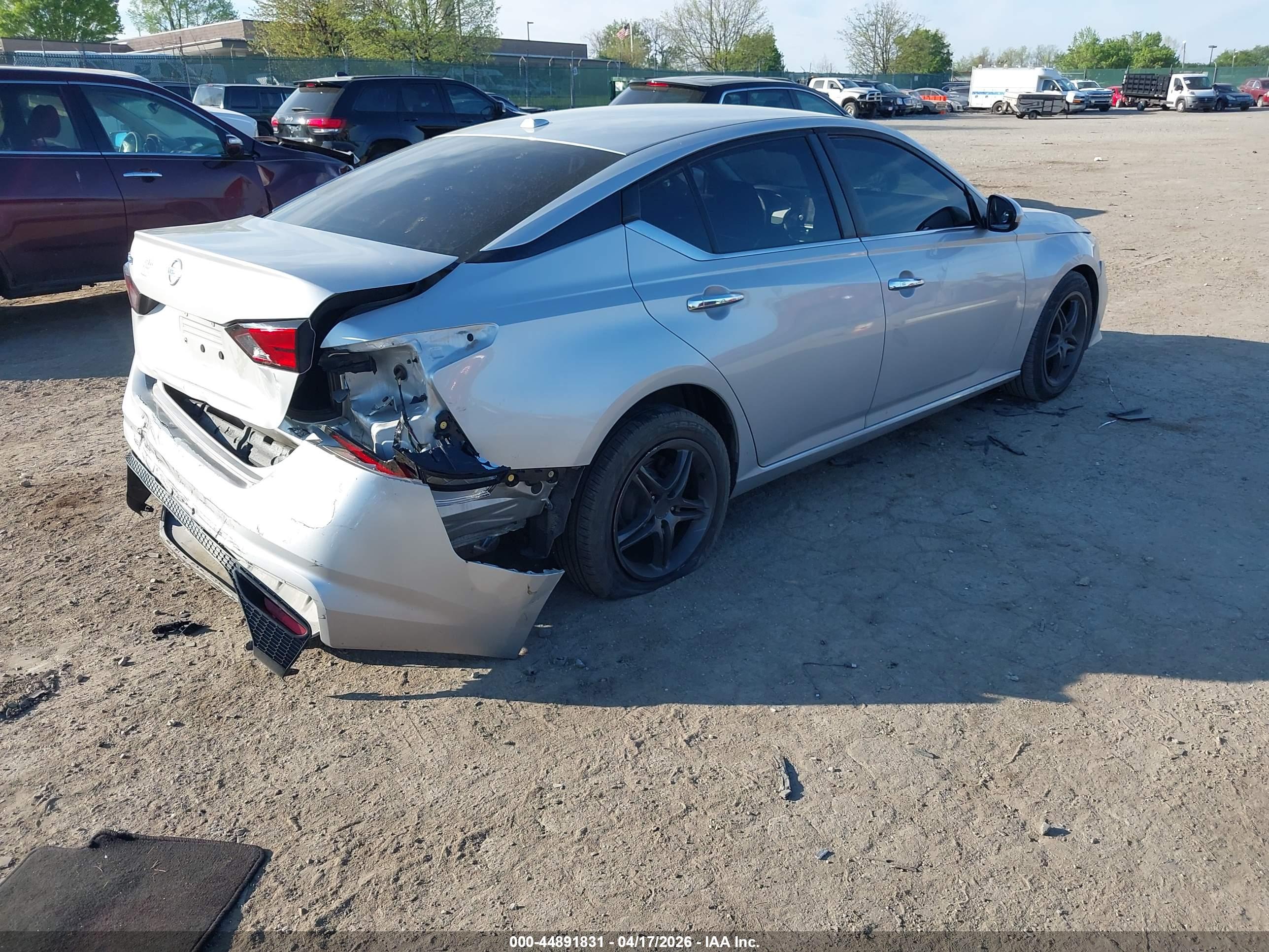 NISSAN ALTIMA image 4