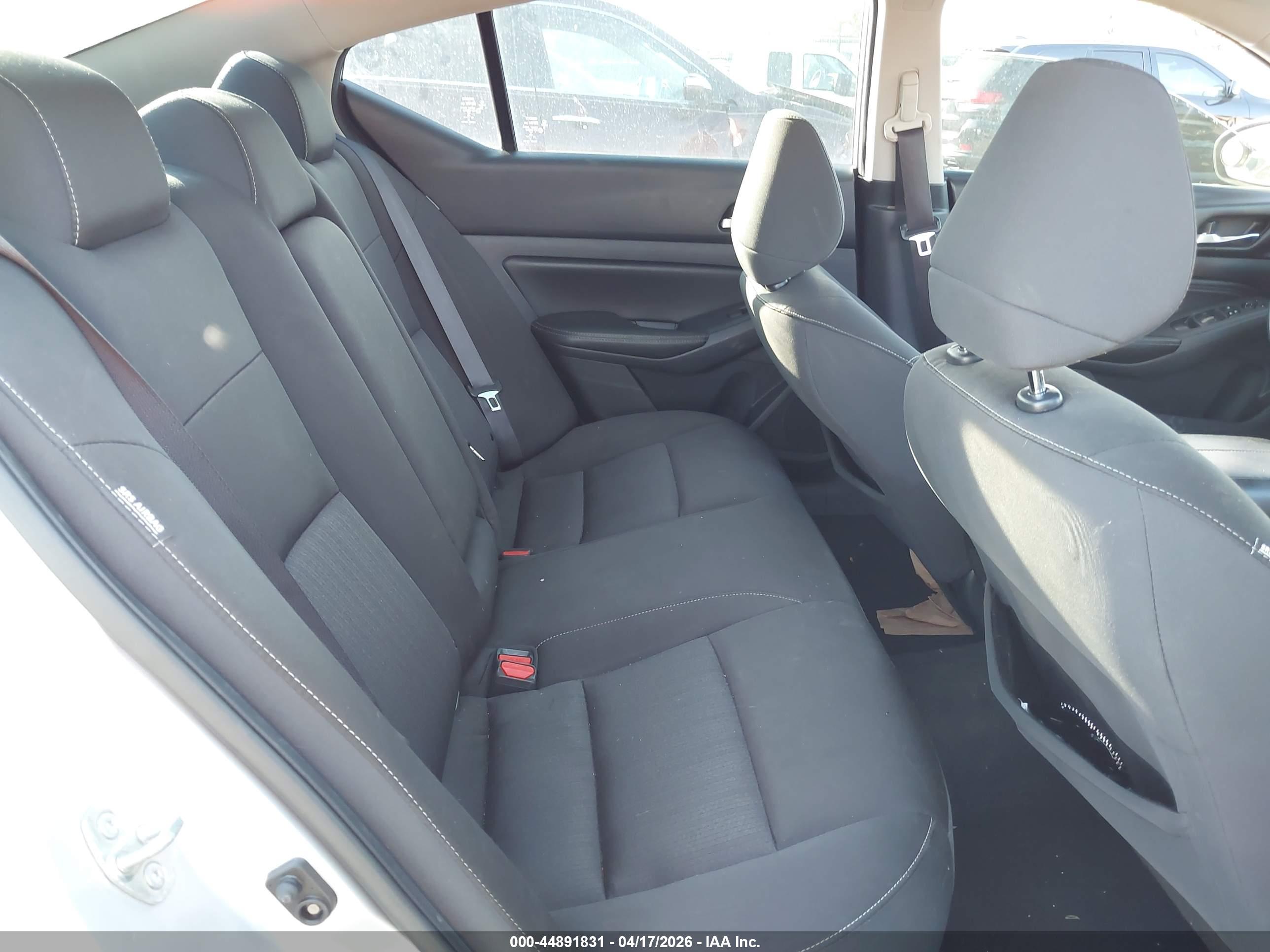 NISSAN ALTIMA image 8