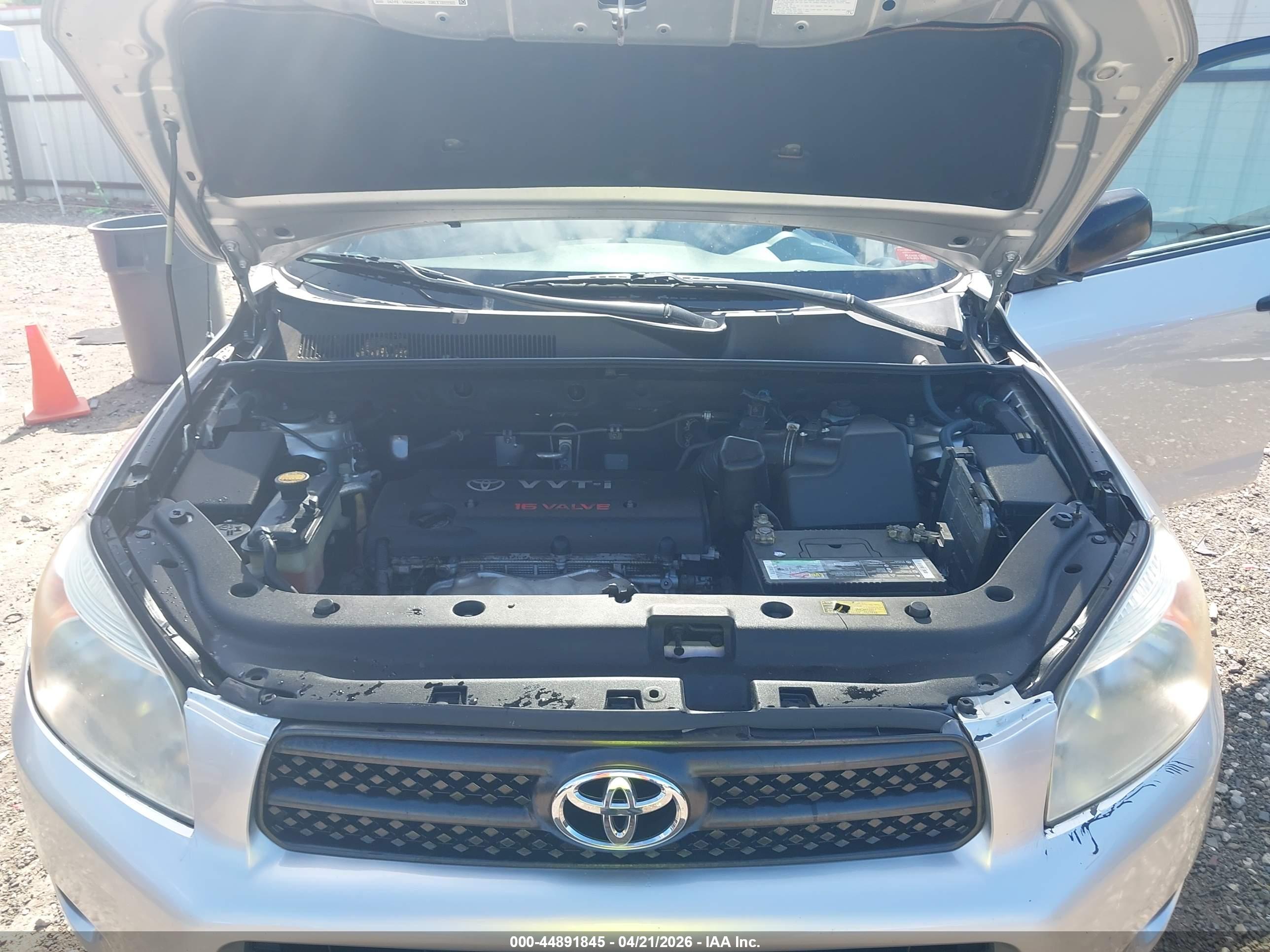 TOYOTA RAV4 image 10