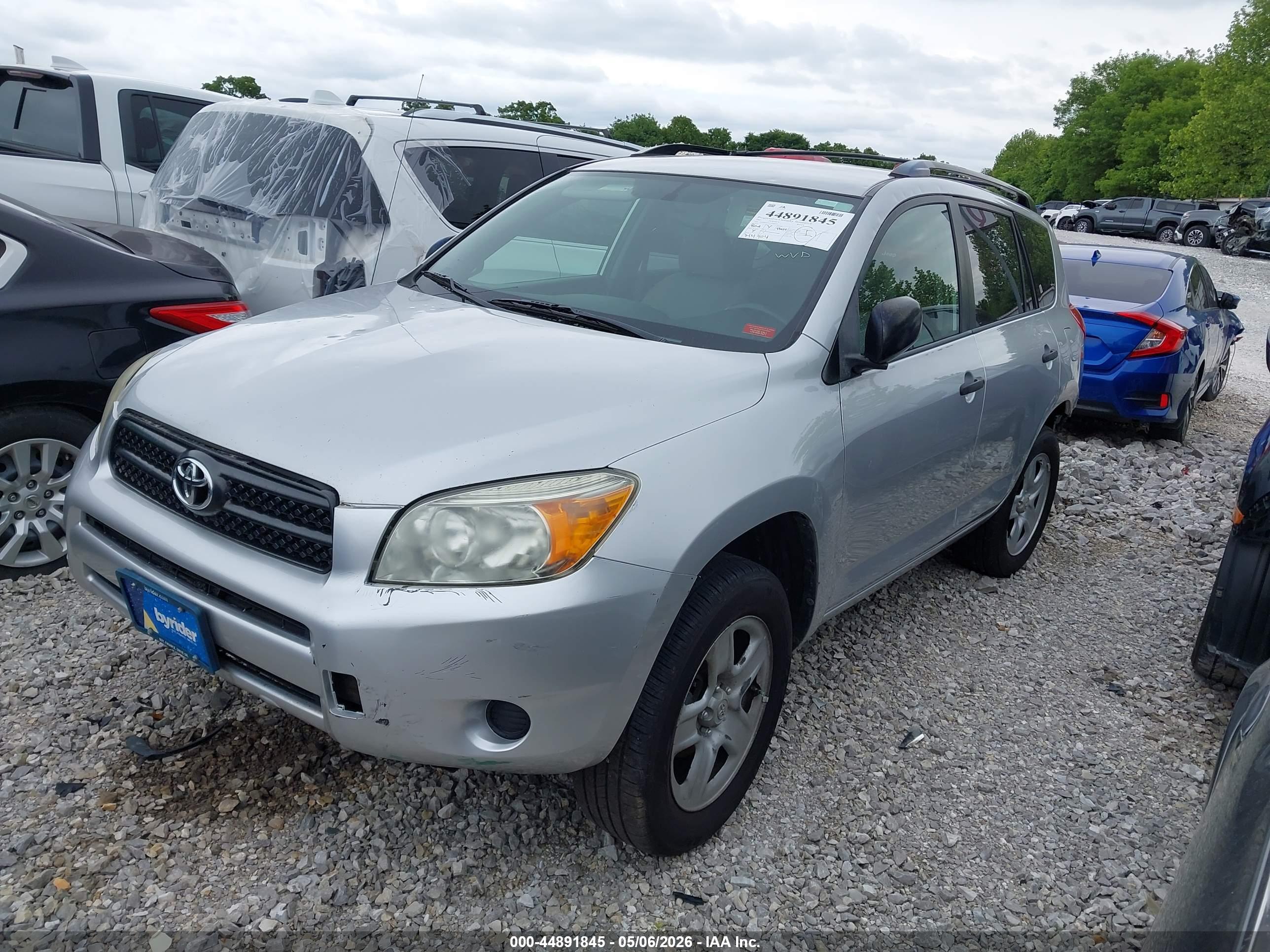 TOYOTA RAV4 image 2