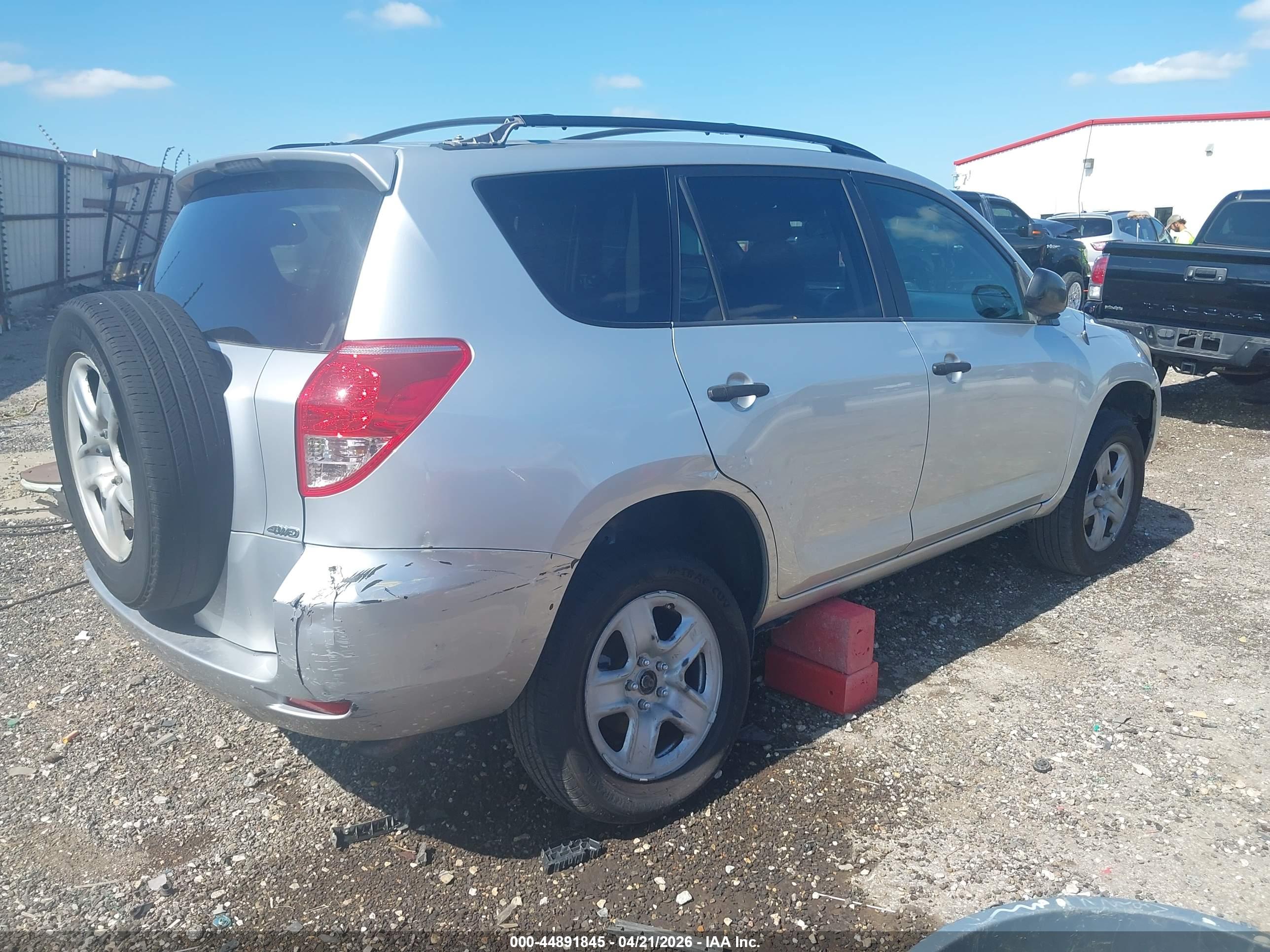 TOYOTA RAV4 image 4