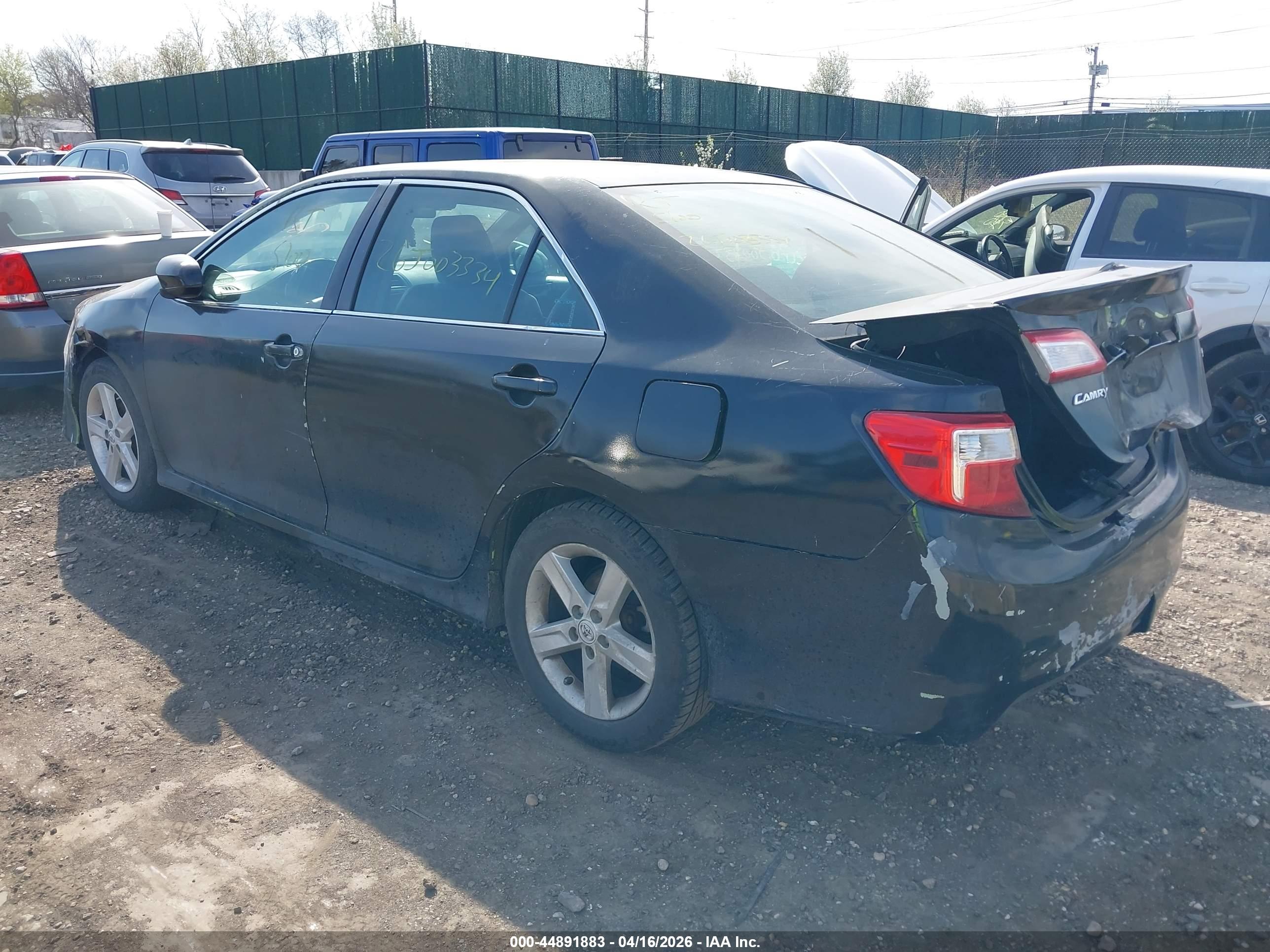 TOYOTA CAMRY image 3