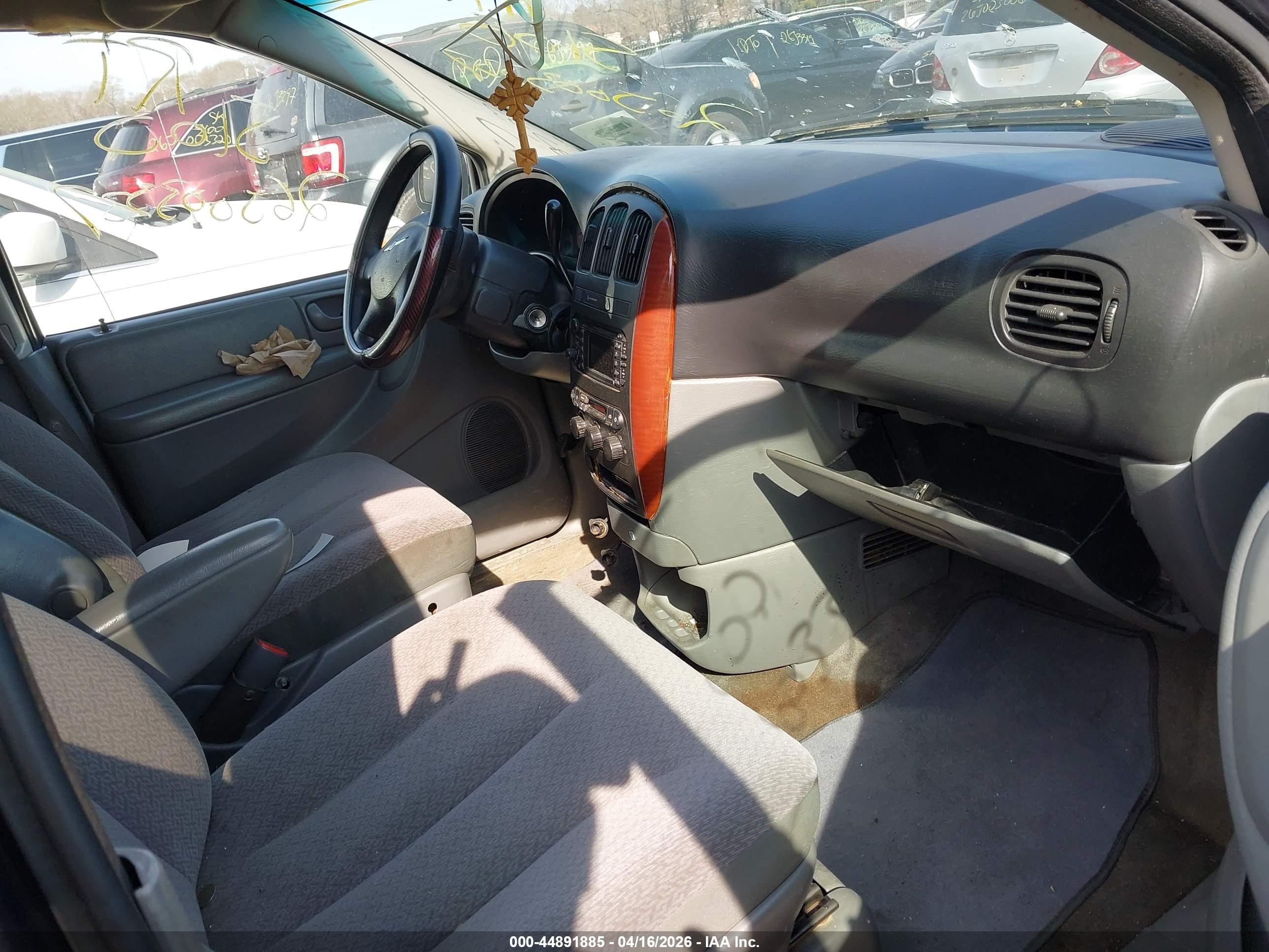 CHRYSLER TOWN image 5