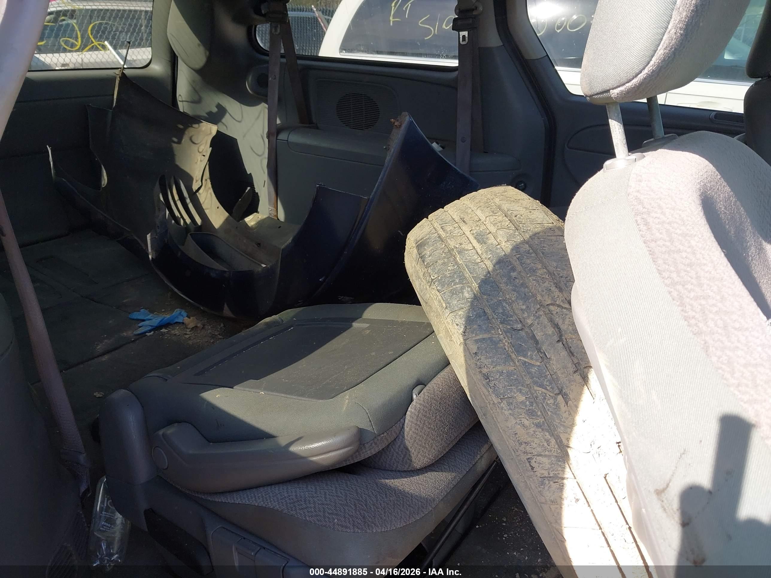 CHRYSLER TOWN image 8