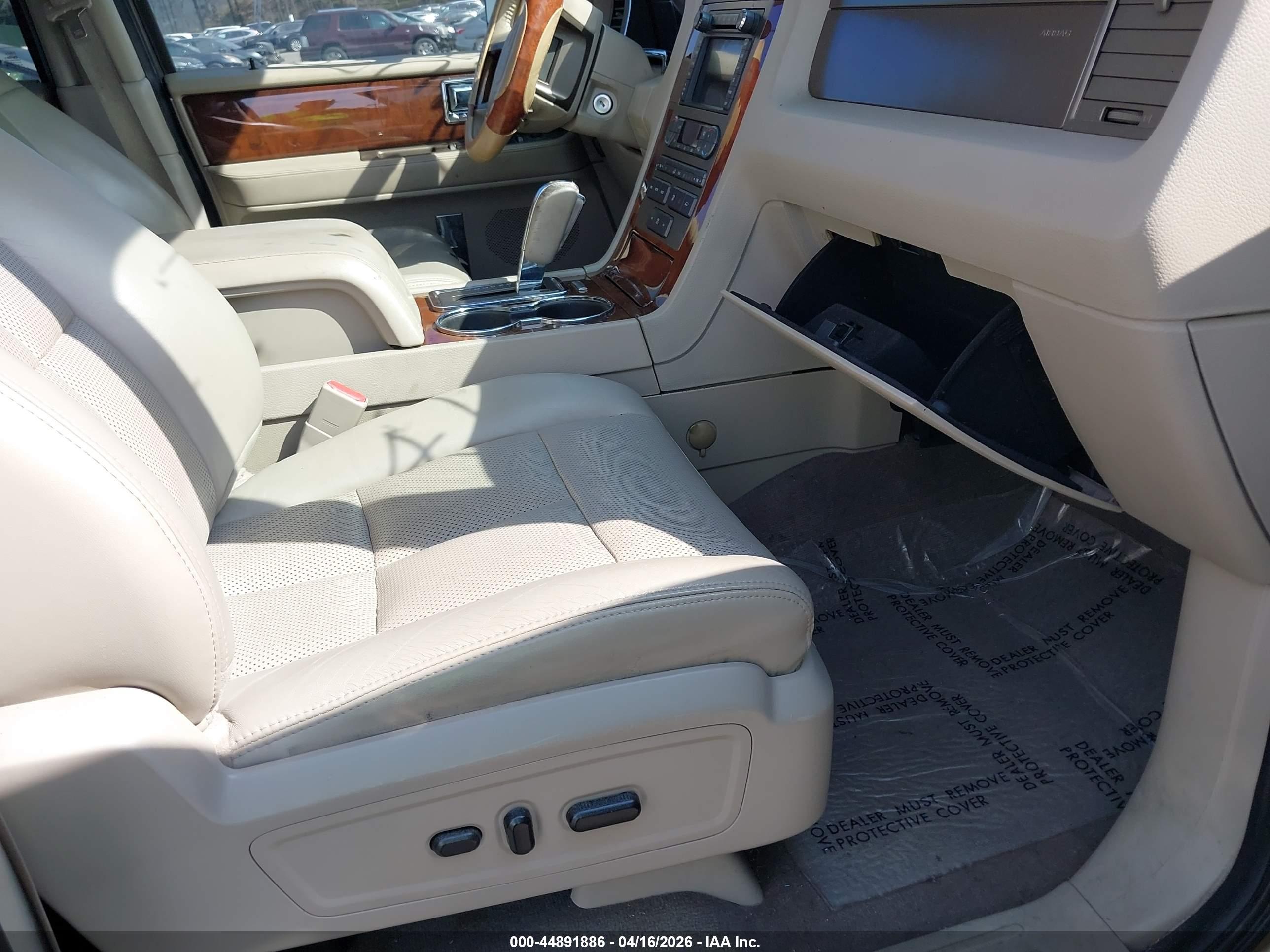 LINCOLN NAVIGATOR image 5