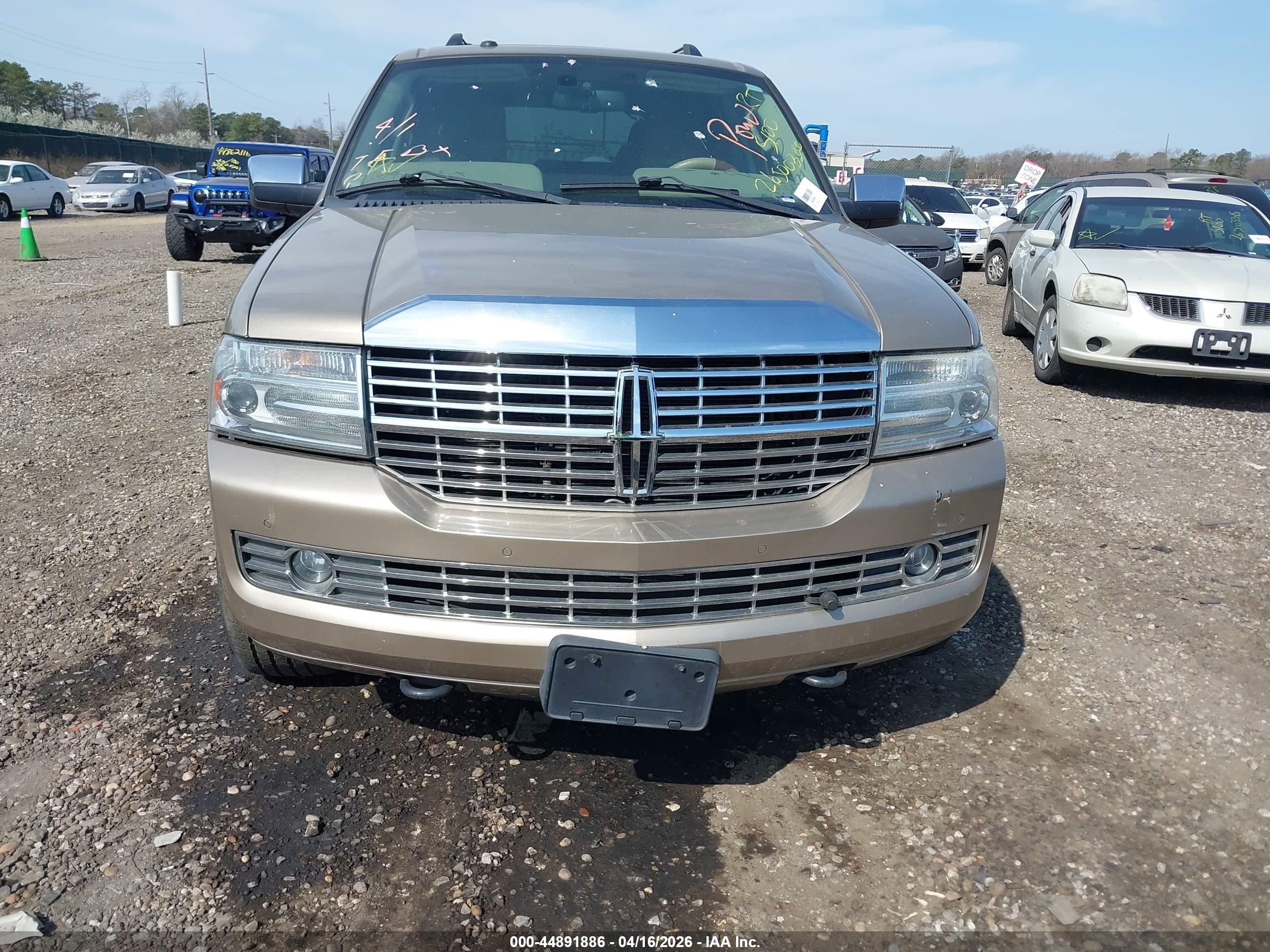 LINCOLN NAVIGATOR image 6