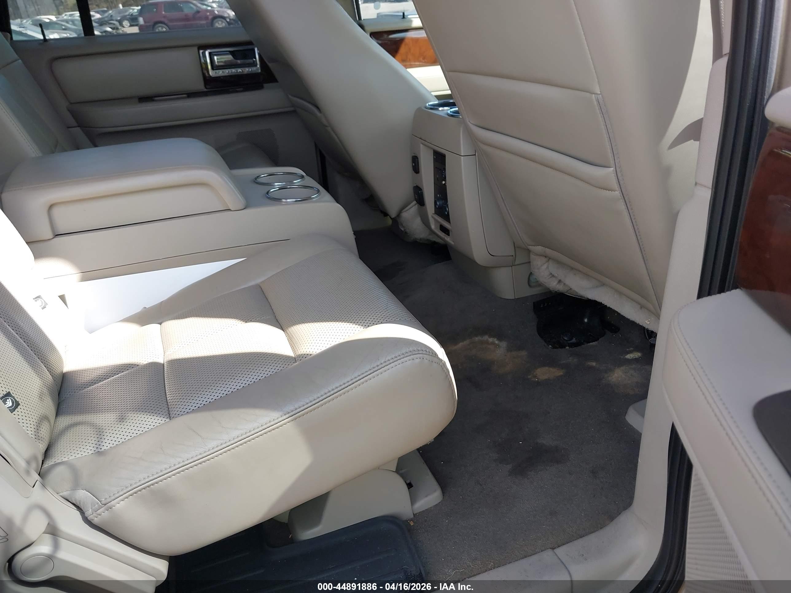 LINCOLN NAVIGATOR image 8