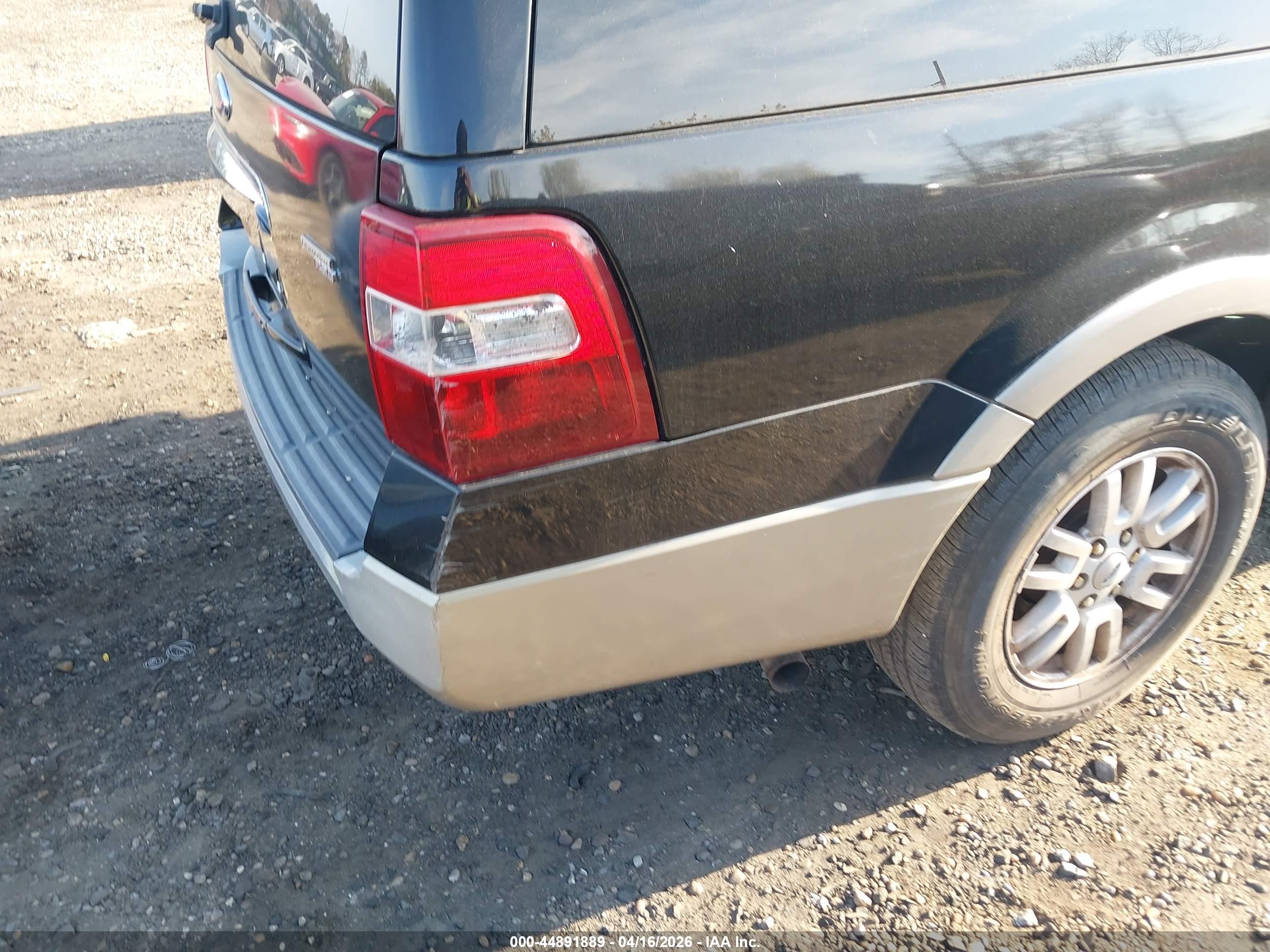 FORD EXPEDITION image 6