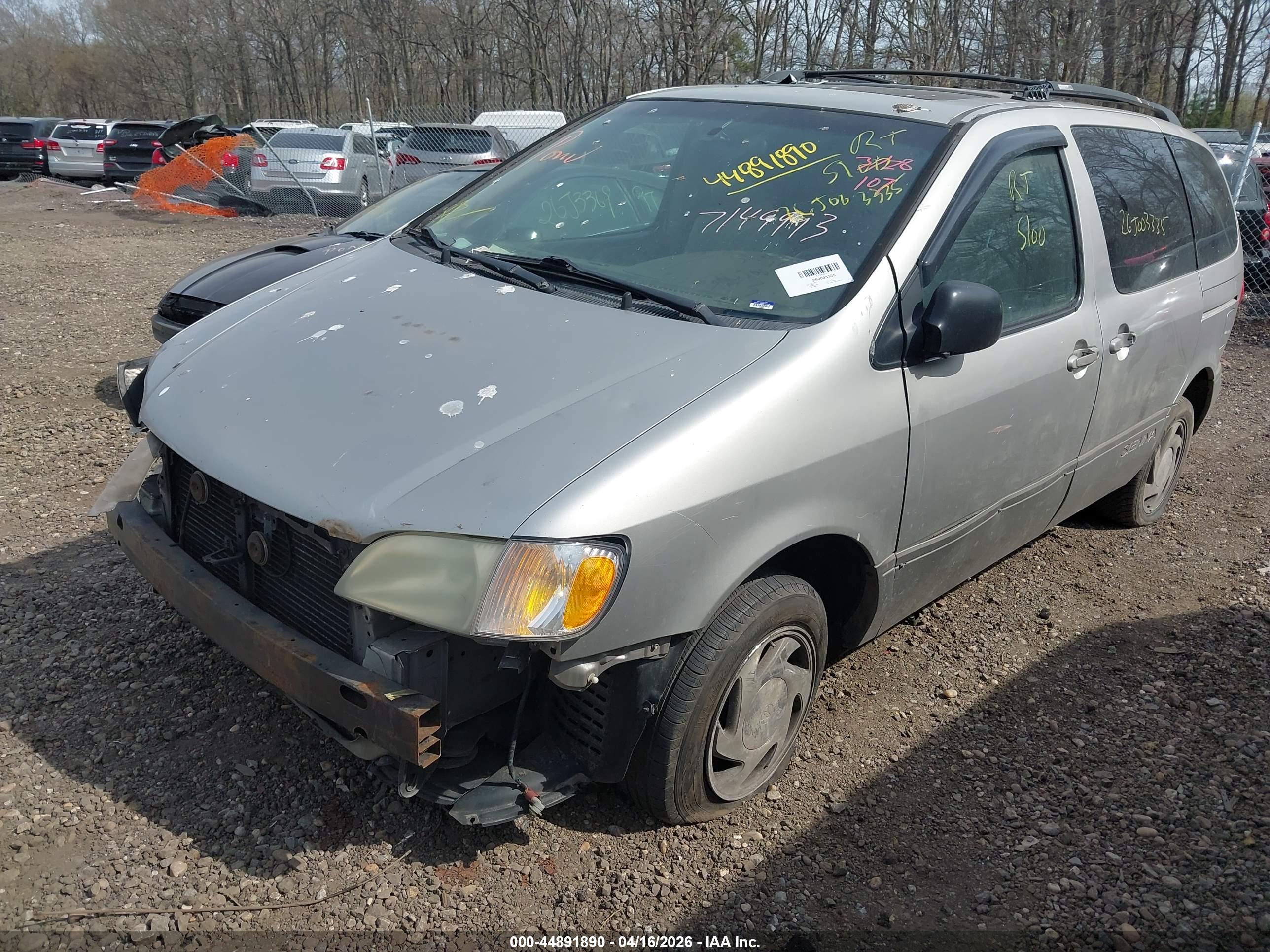 TOYOTA SIENNA image 2