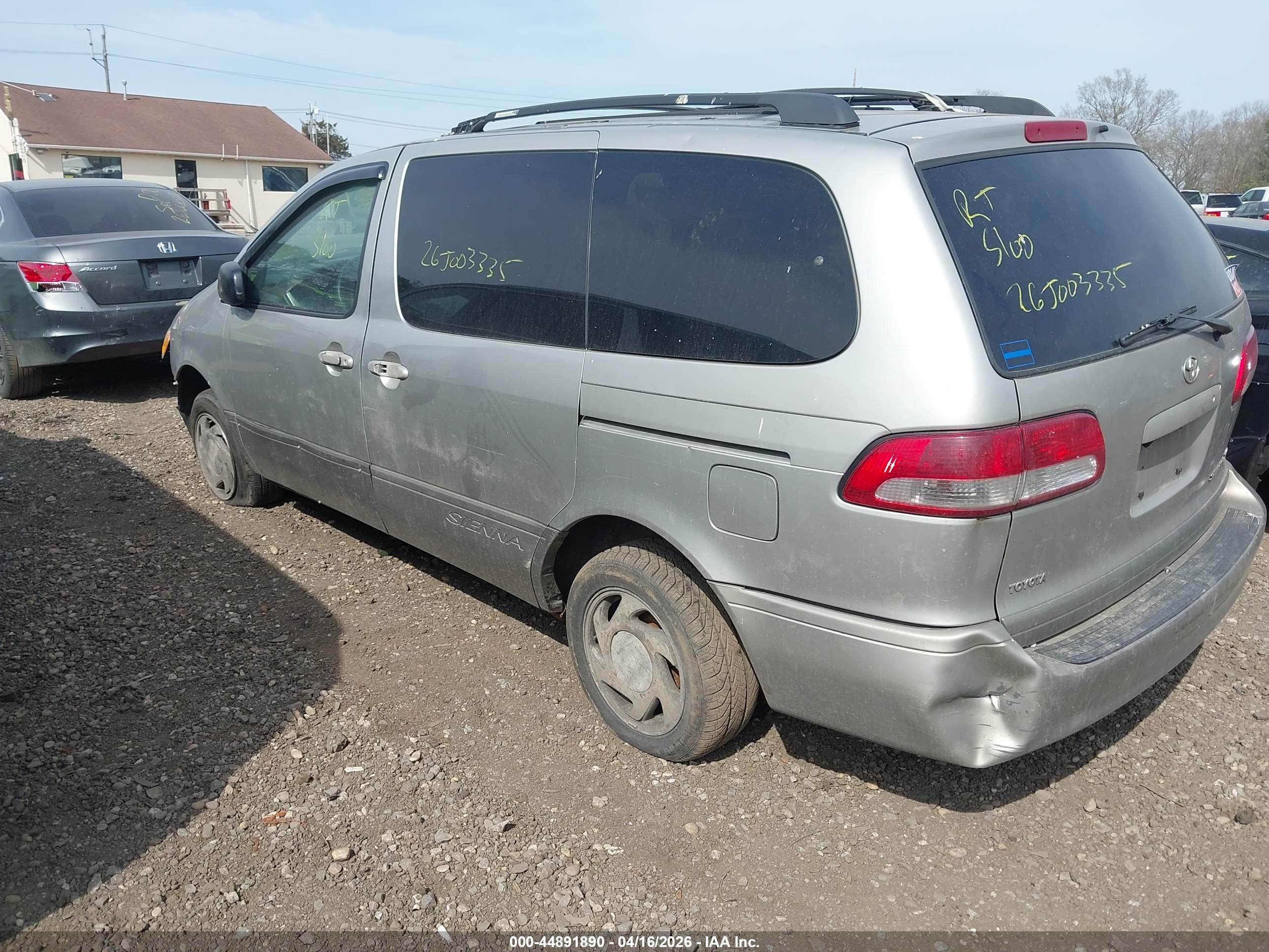TOYOTA SIENNA image 3