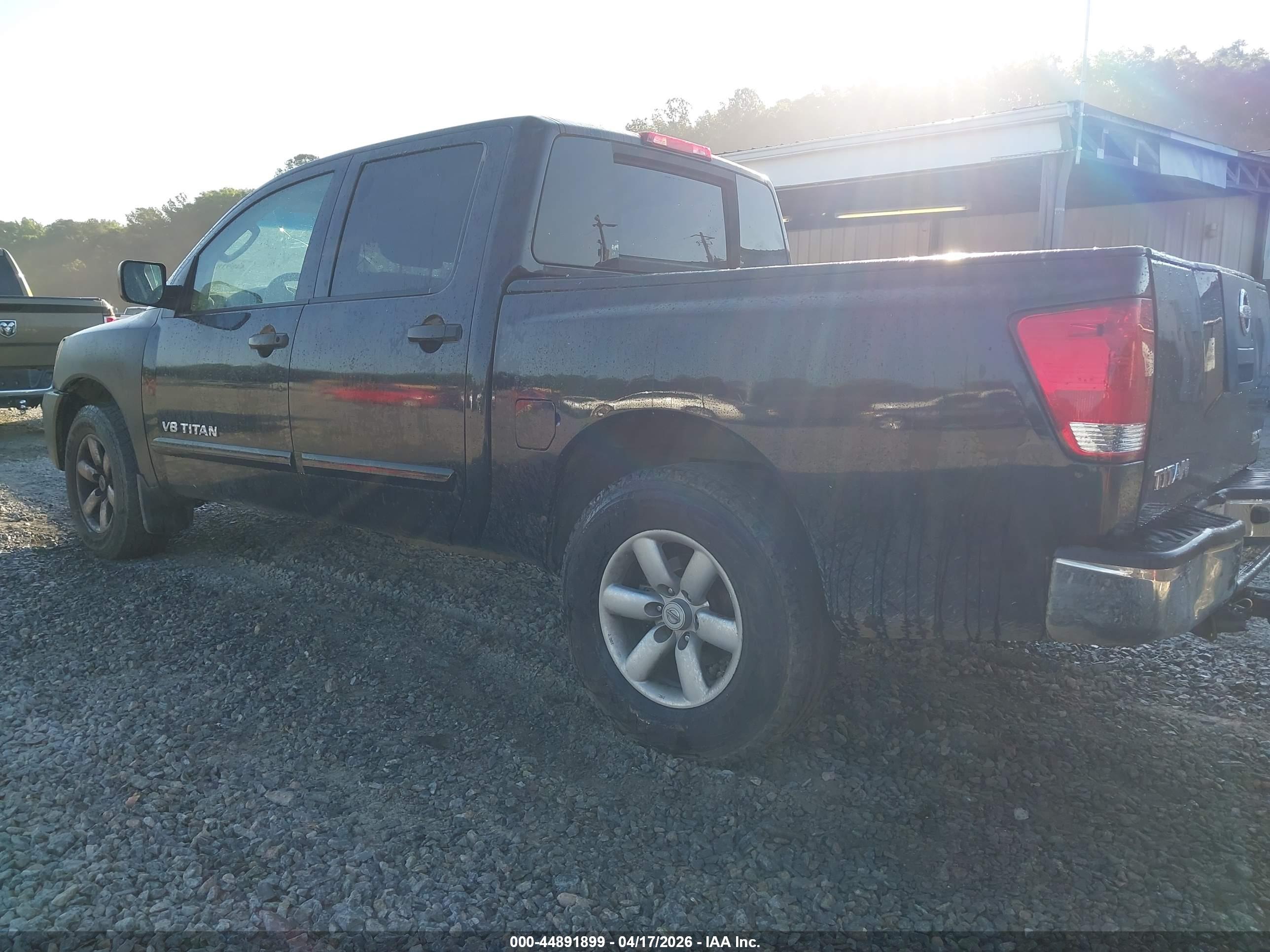 NISSAN TITAN image 3