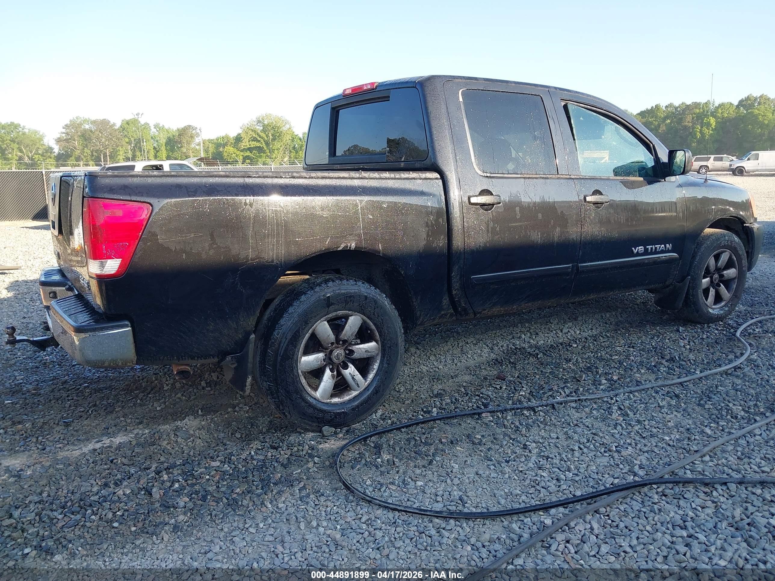 NISSAN TITAN image 4