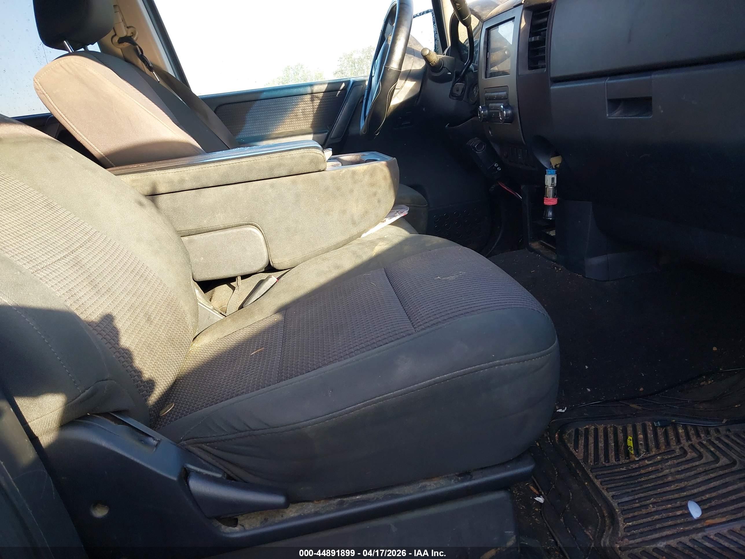 NISSAN TITAN image 5