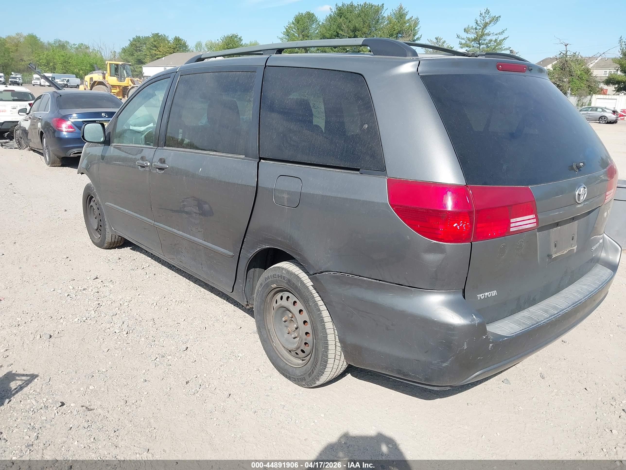 TOYOTA SIENNA image 3