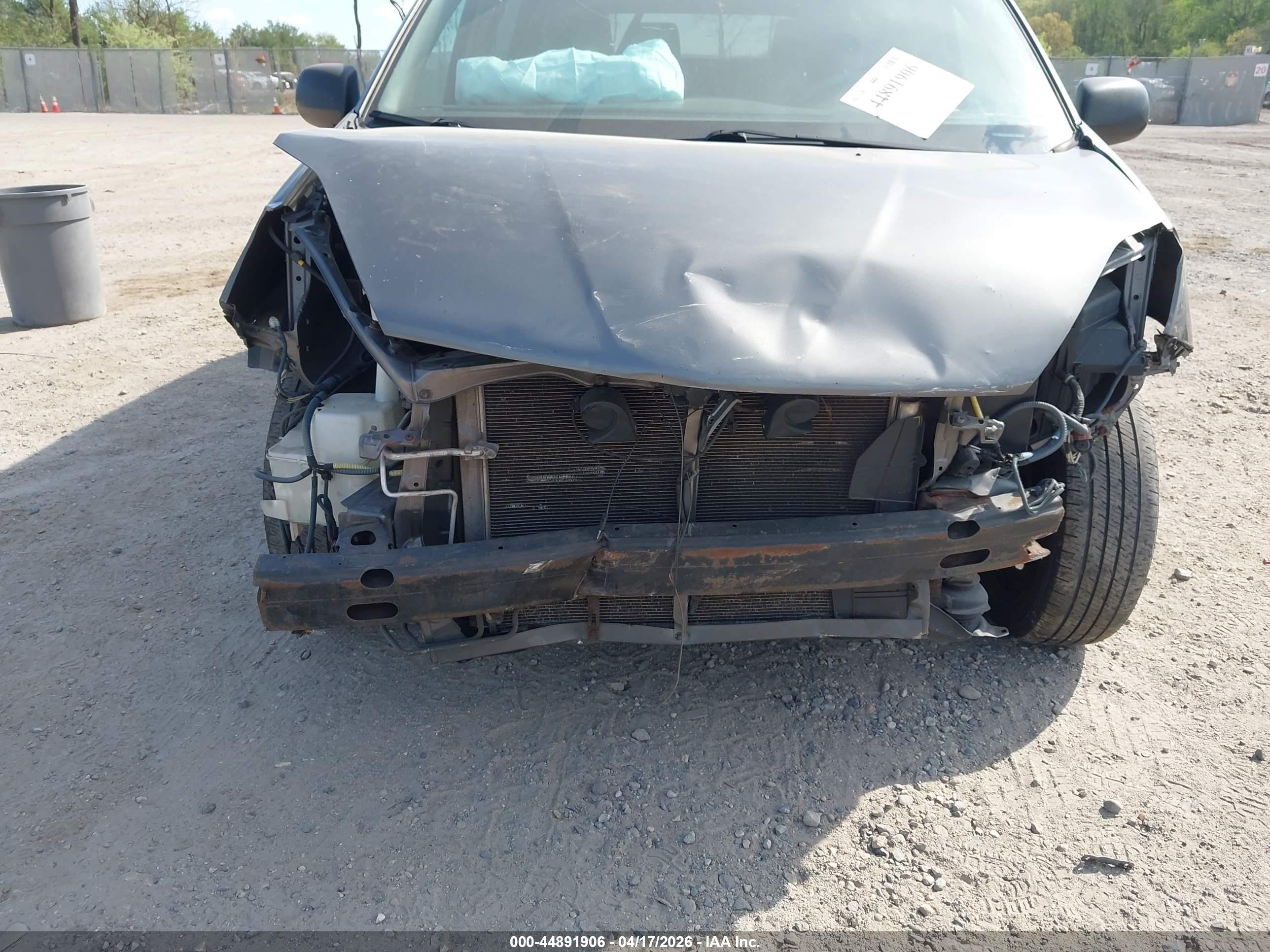 TOYOTA SIENNA image 6