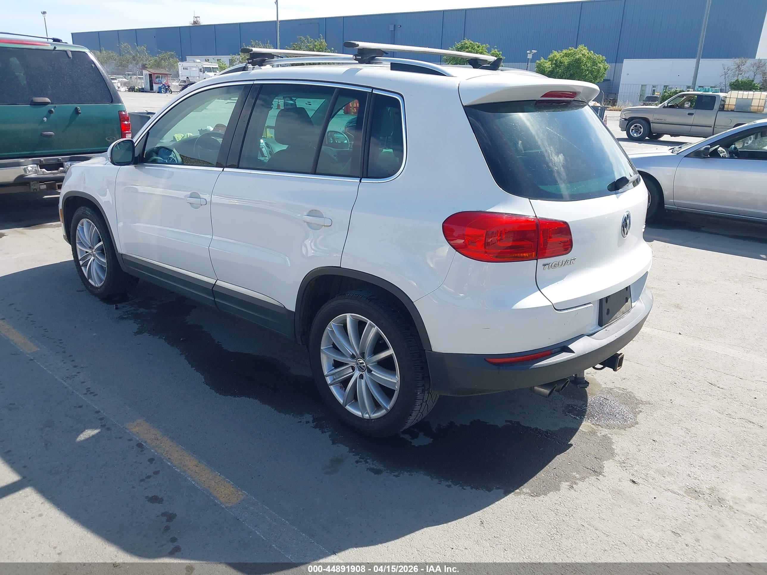 VOLKSWAGEN TIGUAN image 3