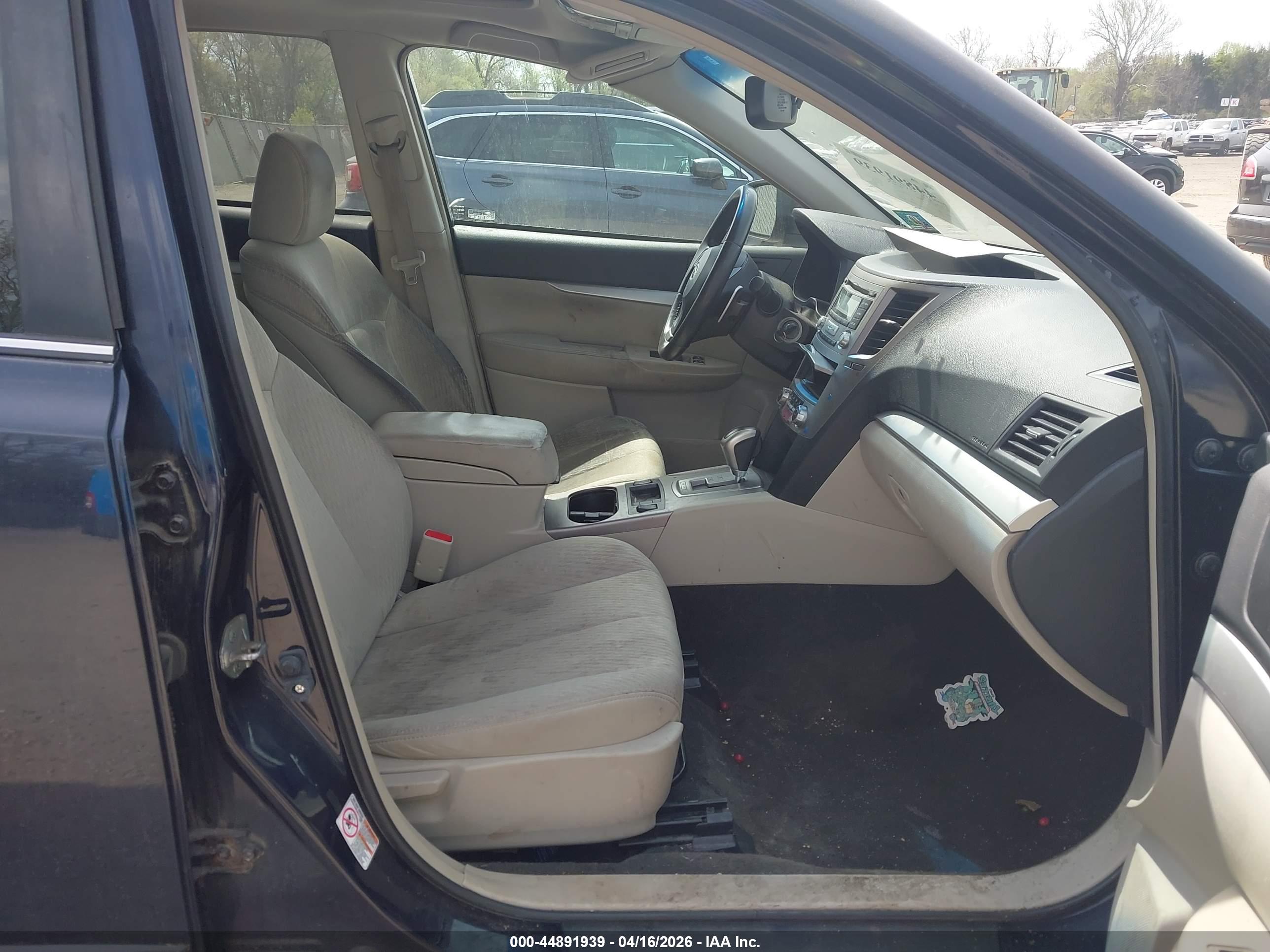 SUBARU OUTBACK image 5