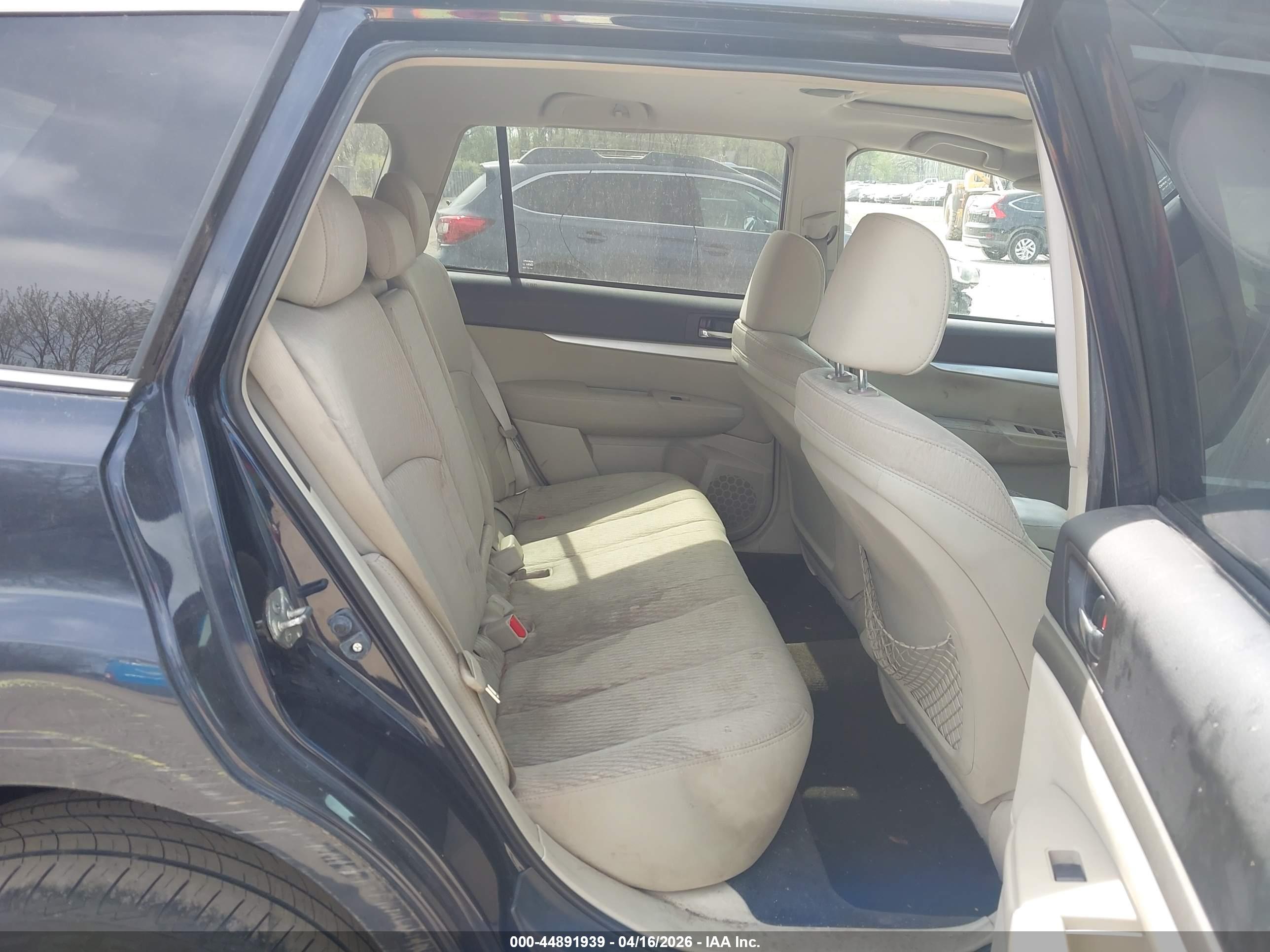 SUBARU OUTBACK image 8
