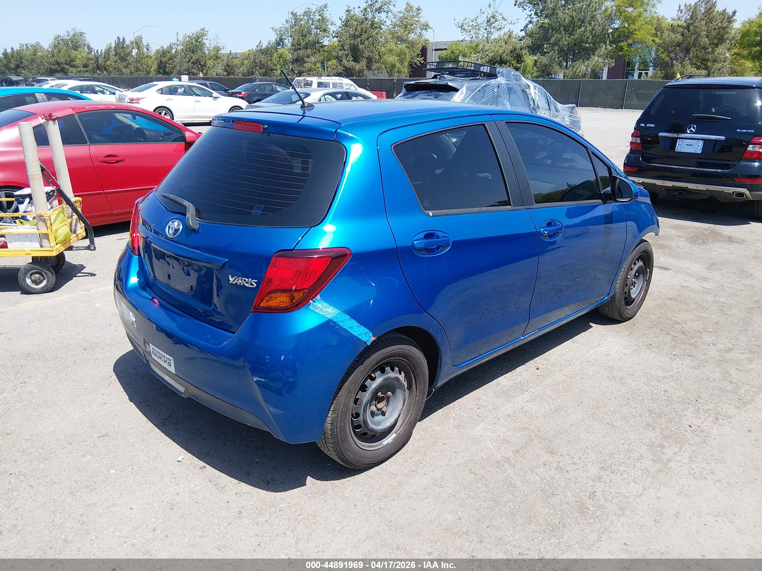 TOYOTA YARIS image 4