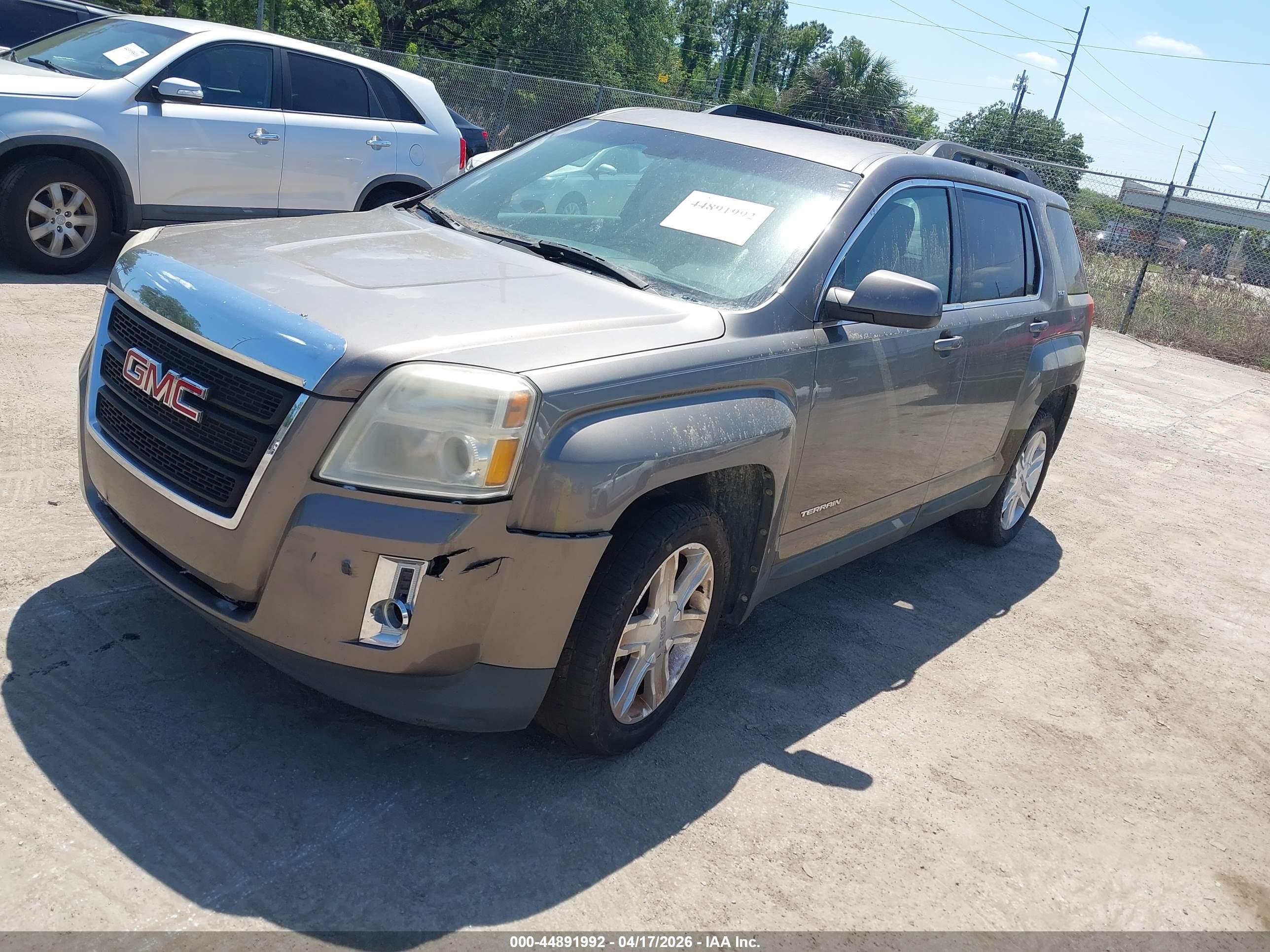 GMC TERRAIN image 2