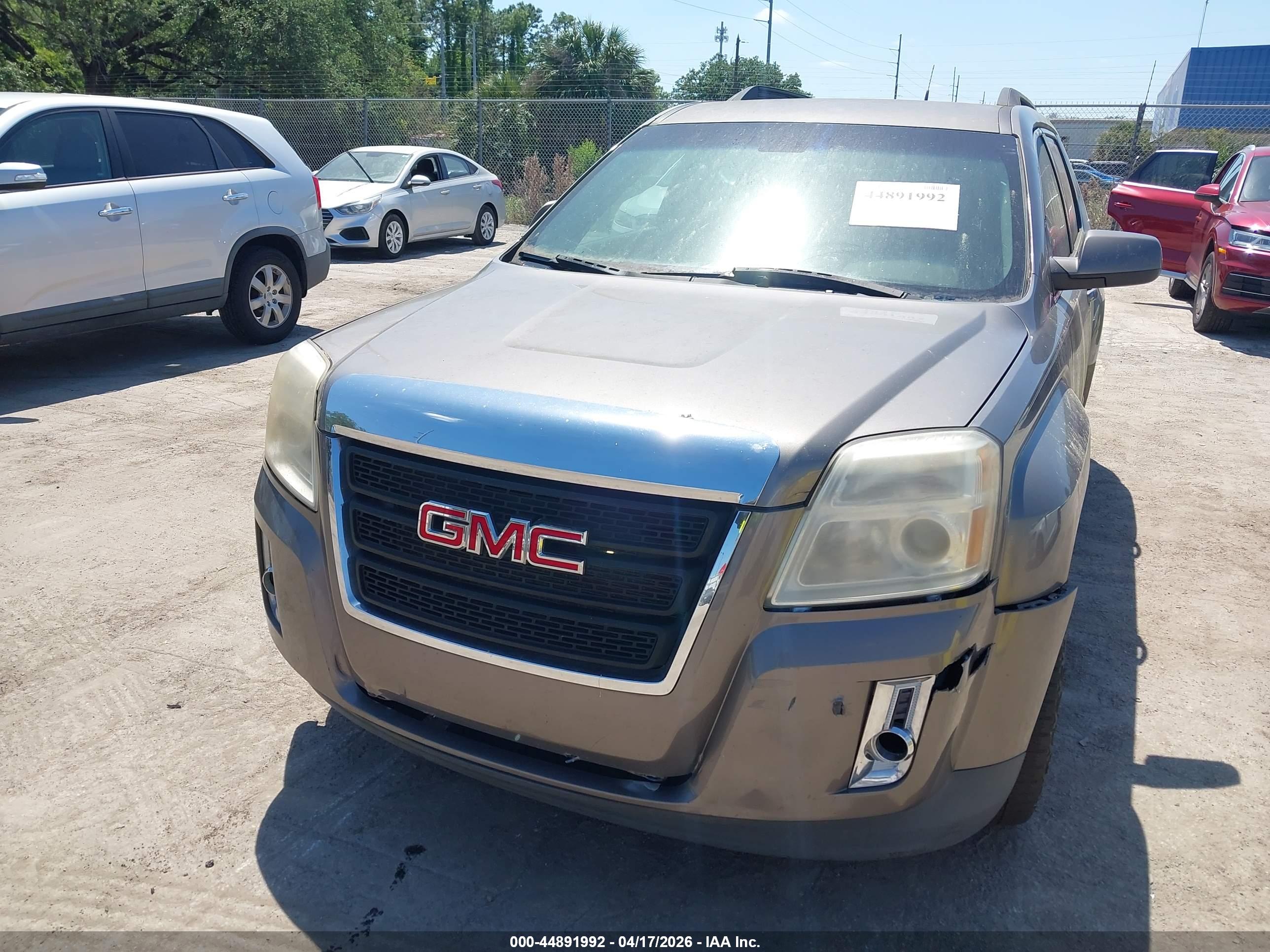 GMC TERRAIN image 6