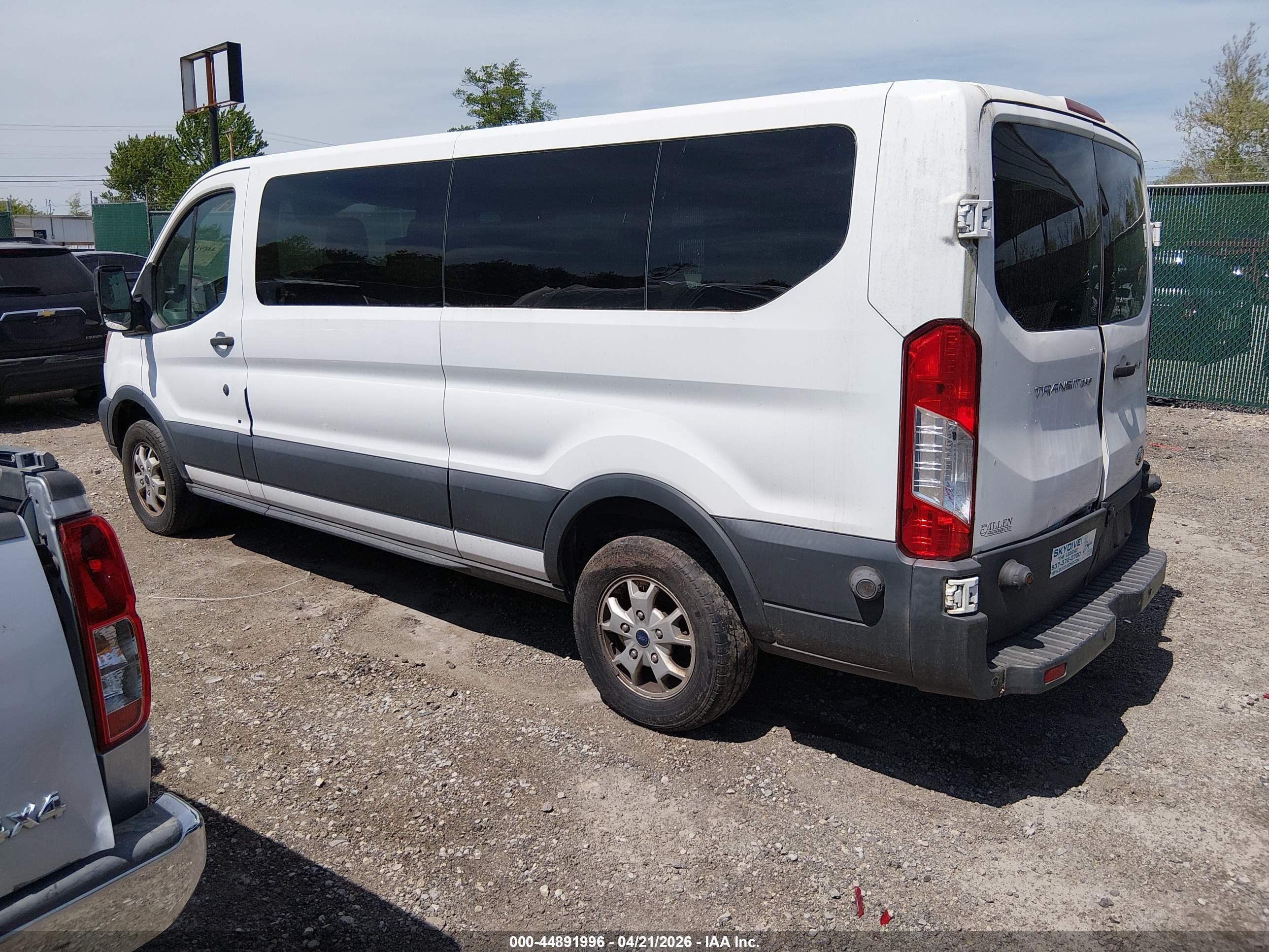 FORD TRANSIT-350 image 3
