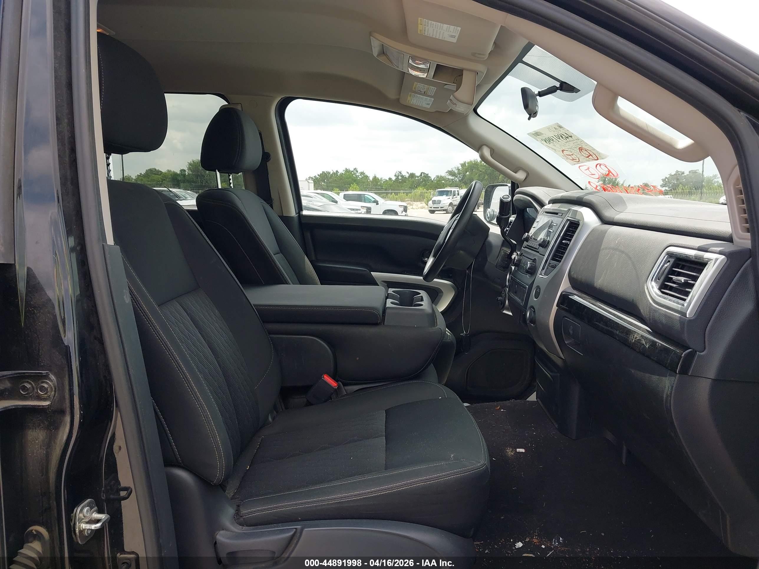 NISSAN TITAN image 5