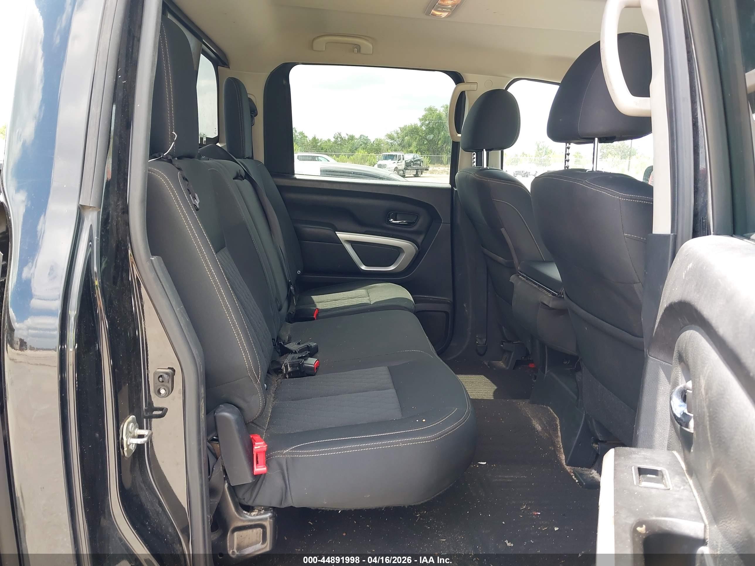NISSAN TITAN image 8