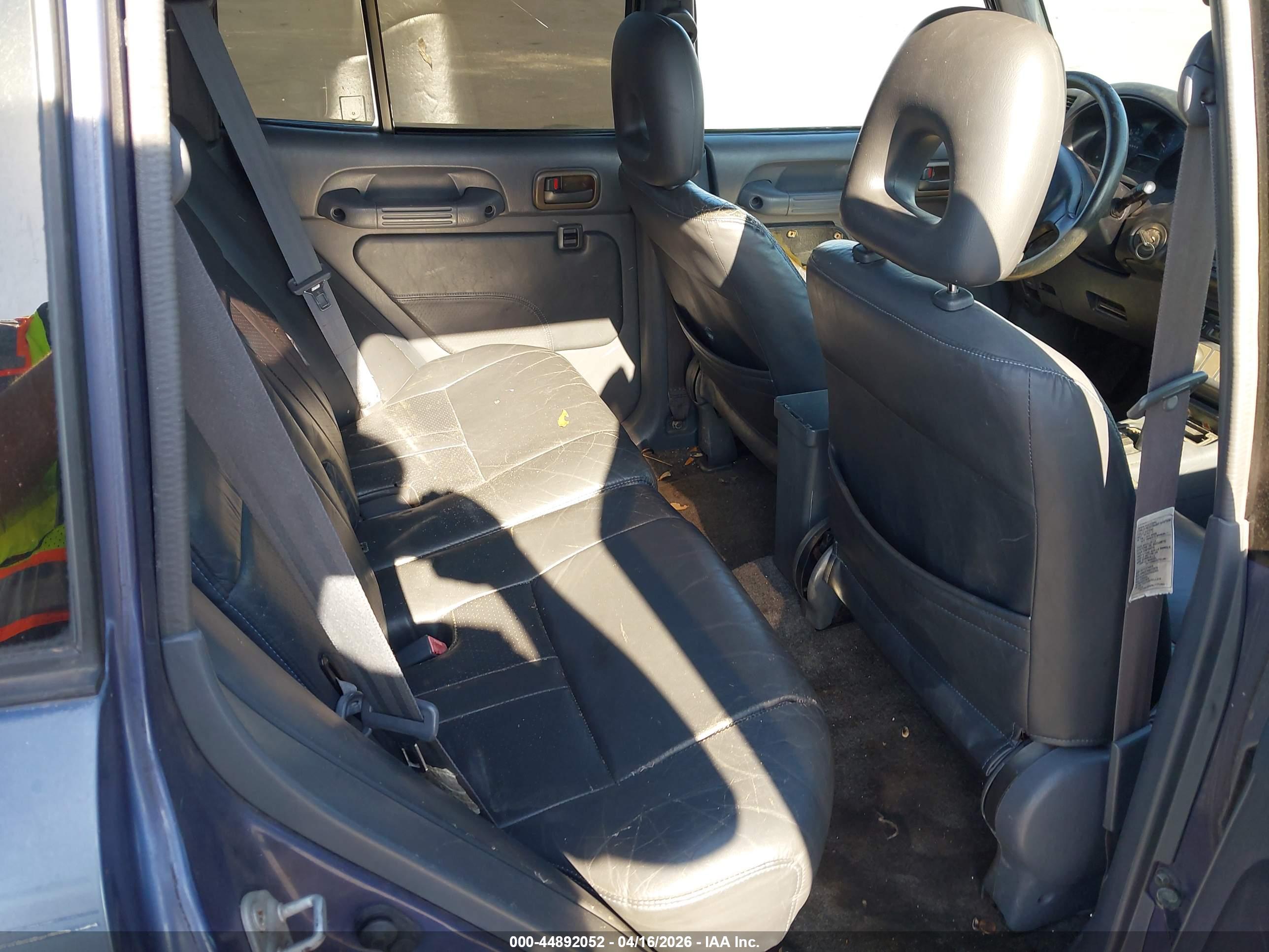 TOYOTA RAV4 image 8
