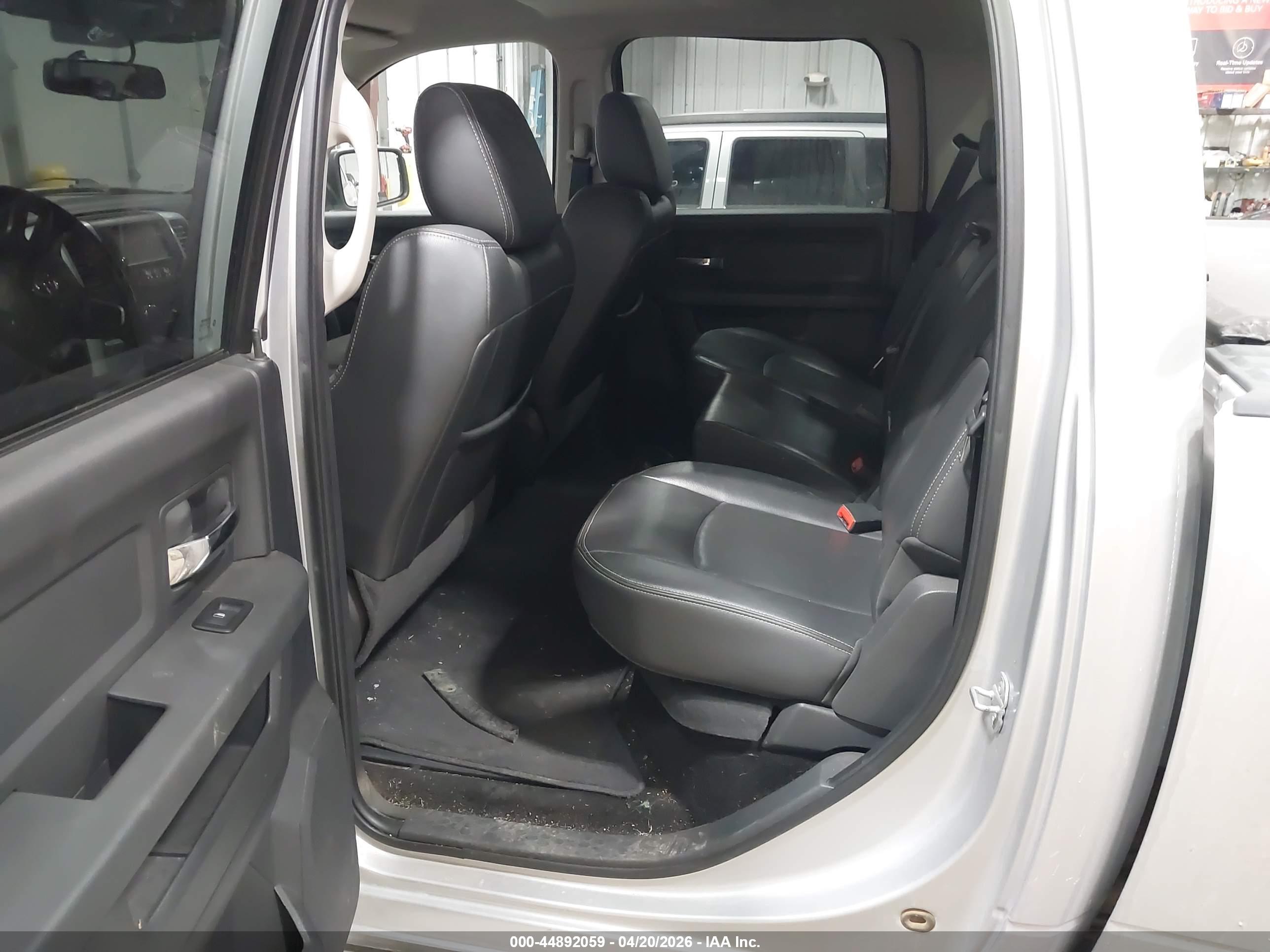 DODGE RAM image 8