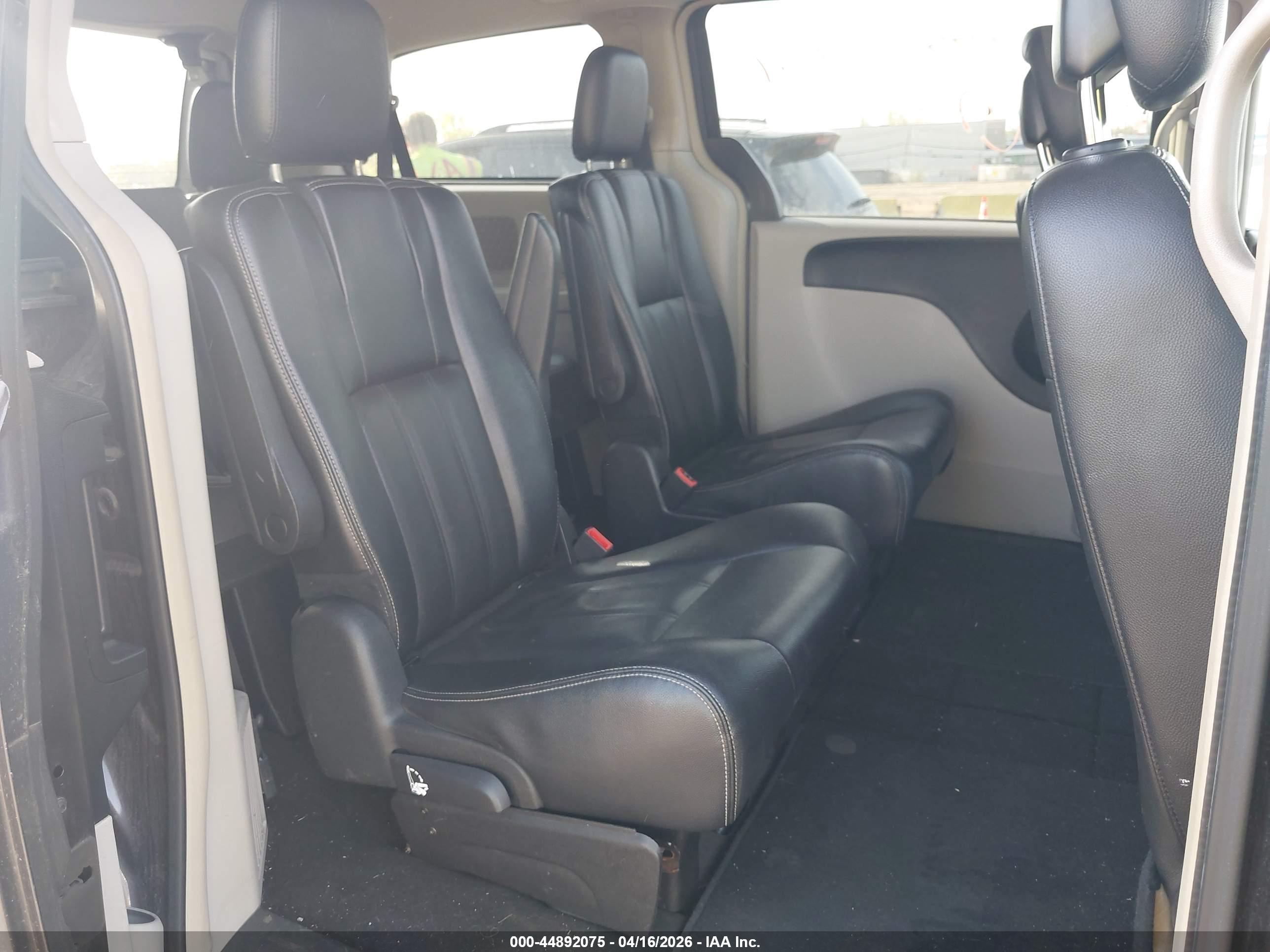 CHRYSLER TOWN image 8