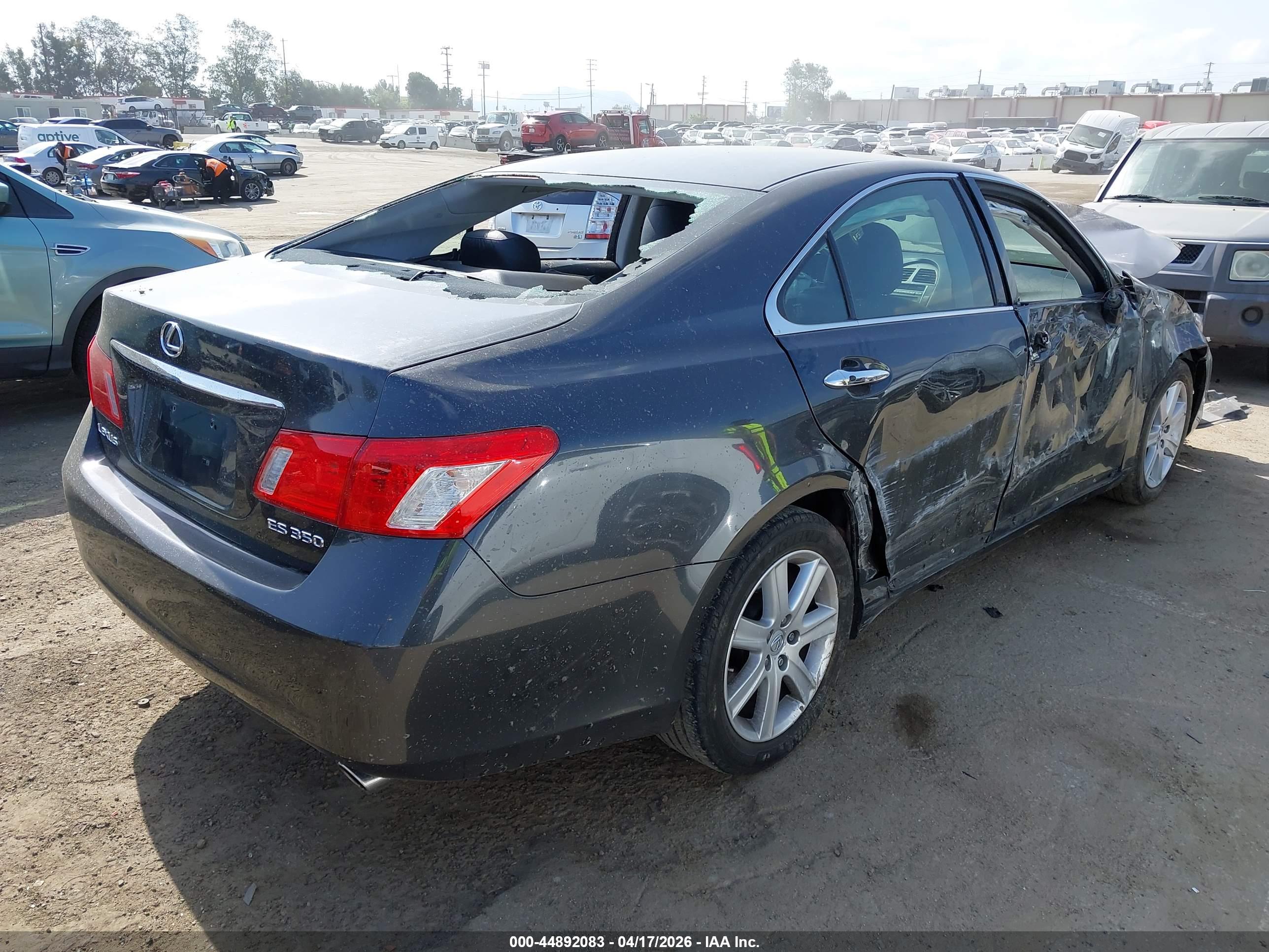 LEXUS ES image 4