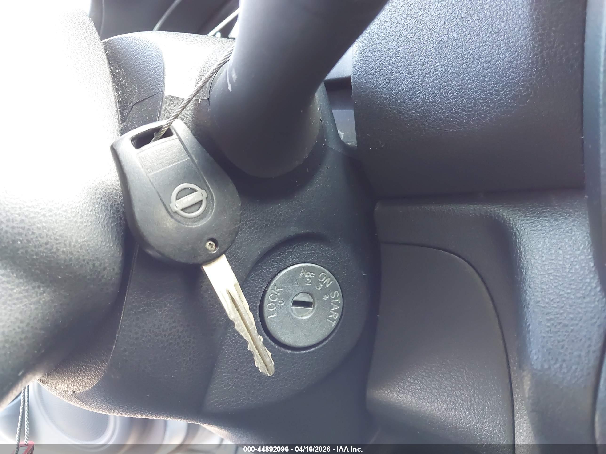 NISSAN VERSA image 11