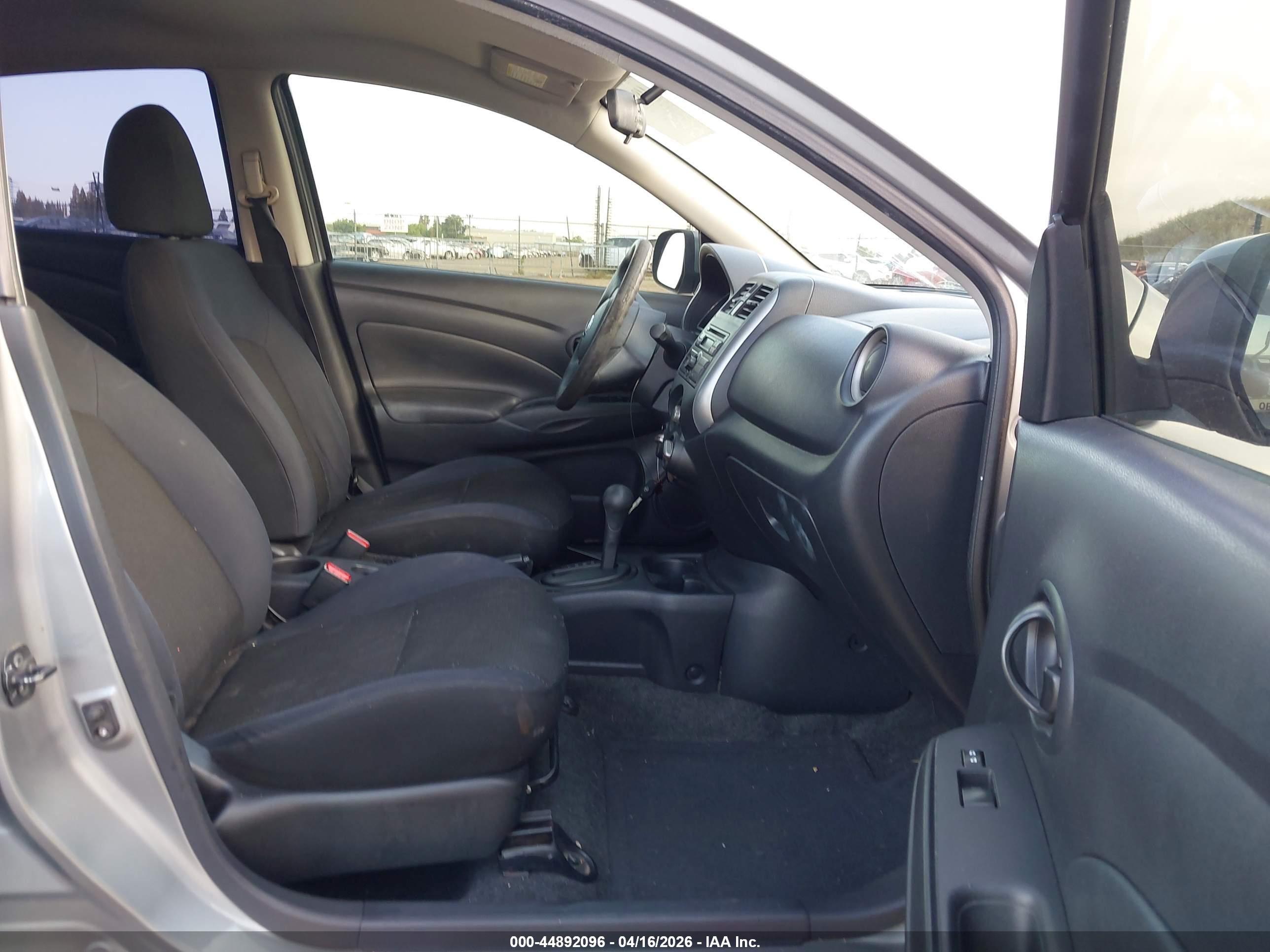 NISSAN VERSA image 5